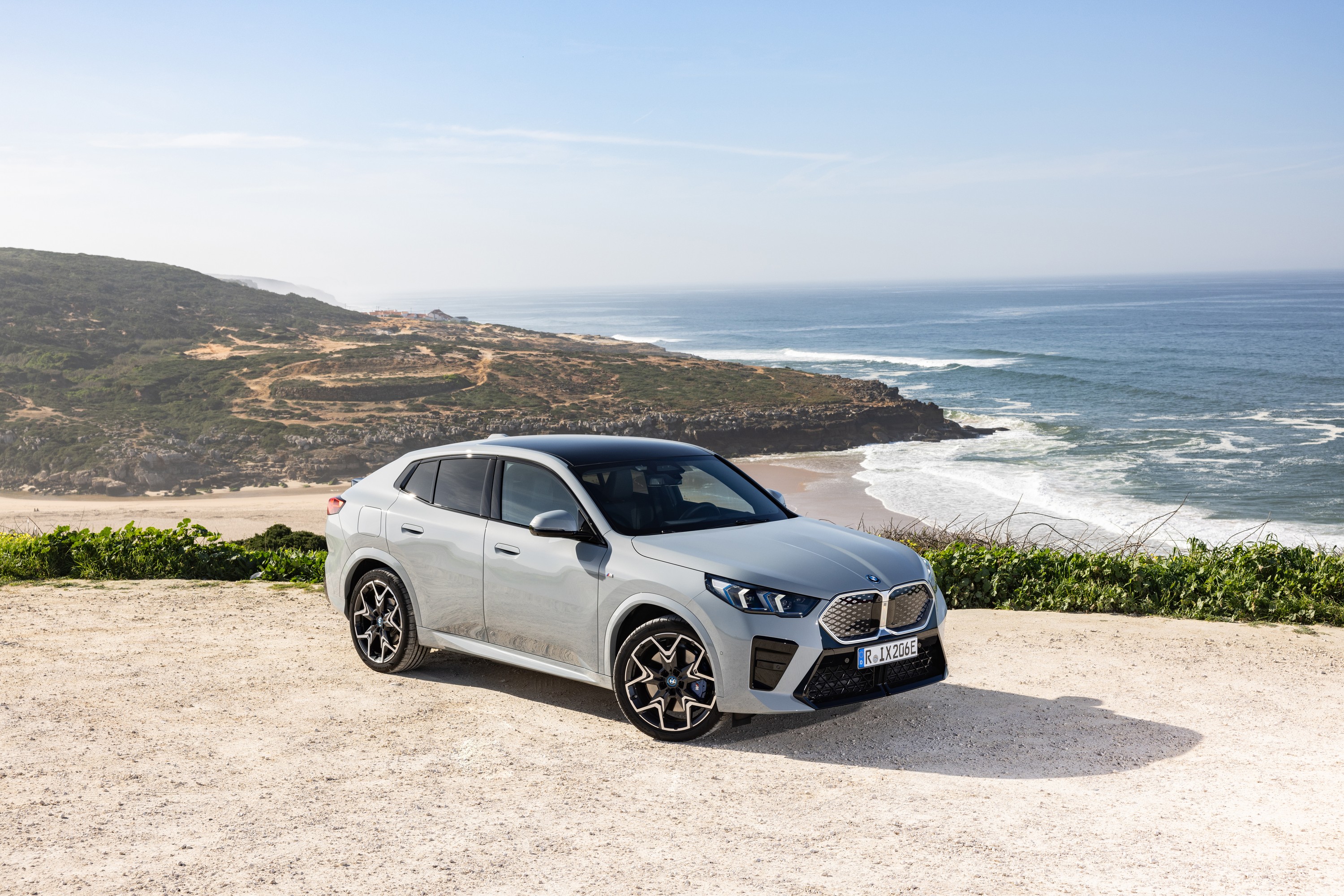 BMW iX2 exterior P90540009