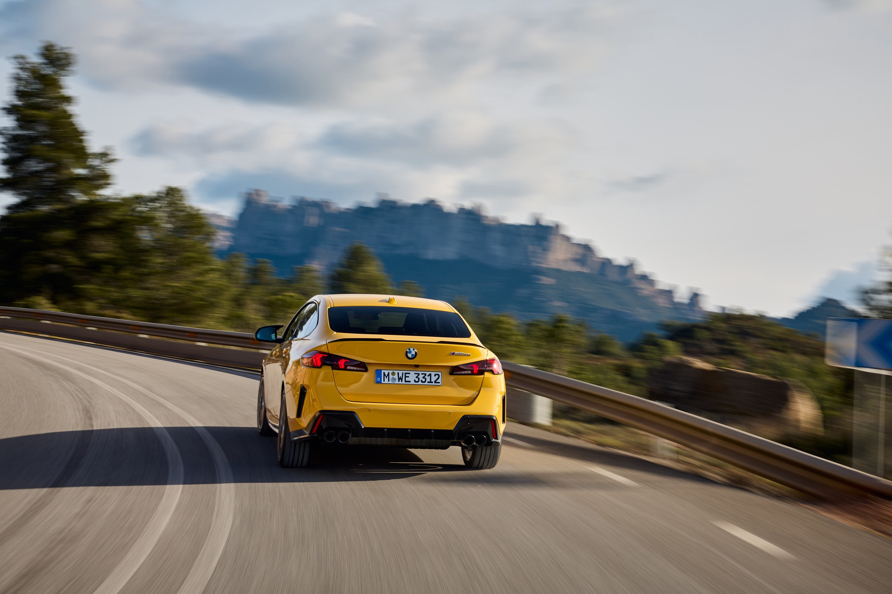 BMW M235 exterior P90588963