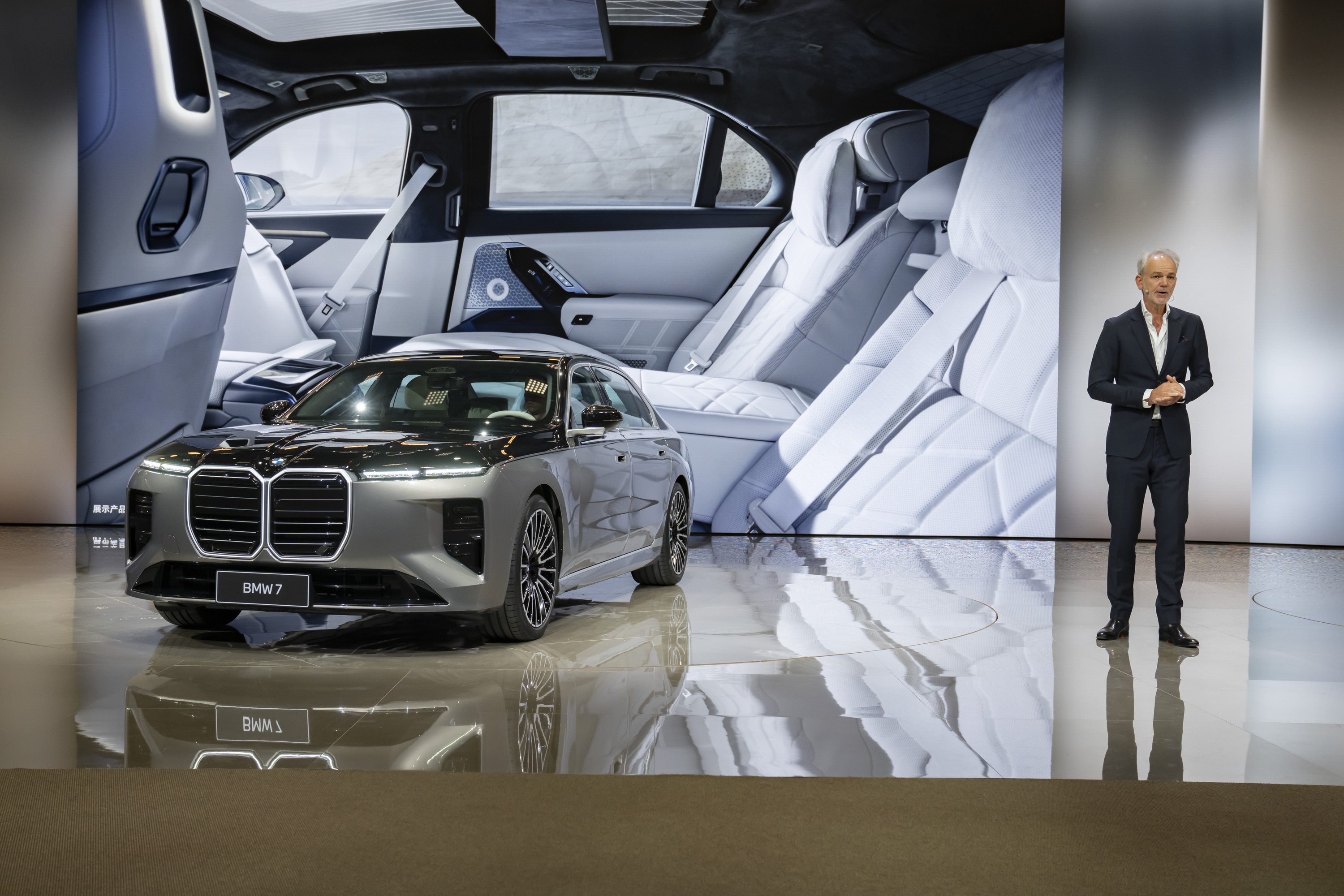 BMW 7 Series exterior P90639068