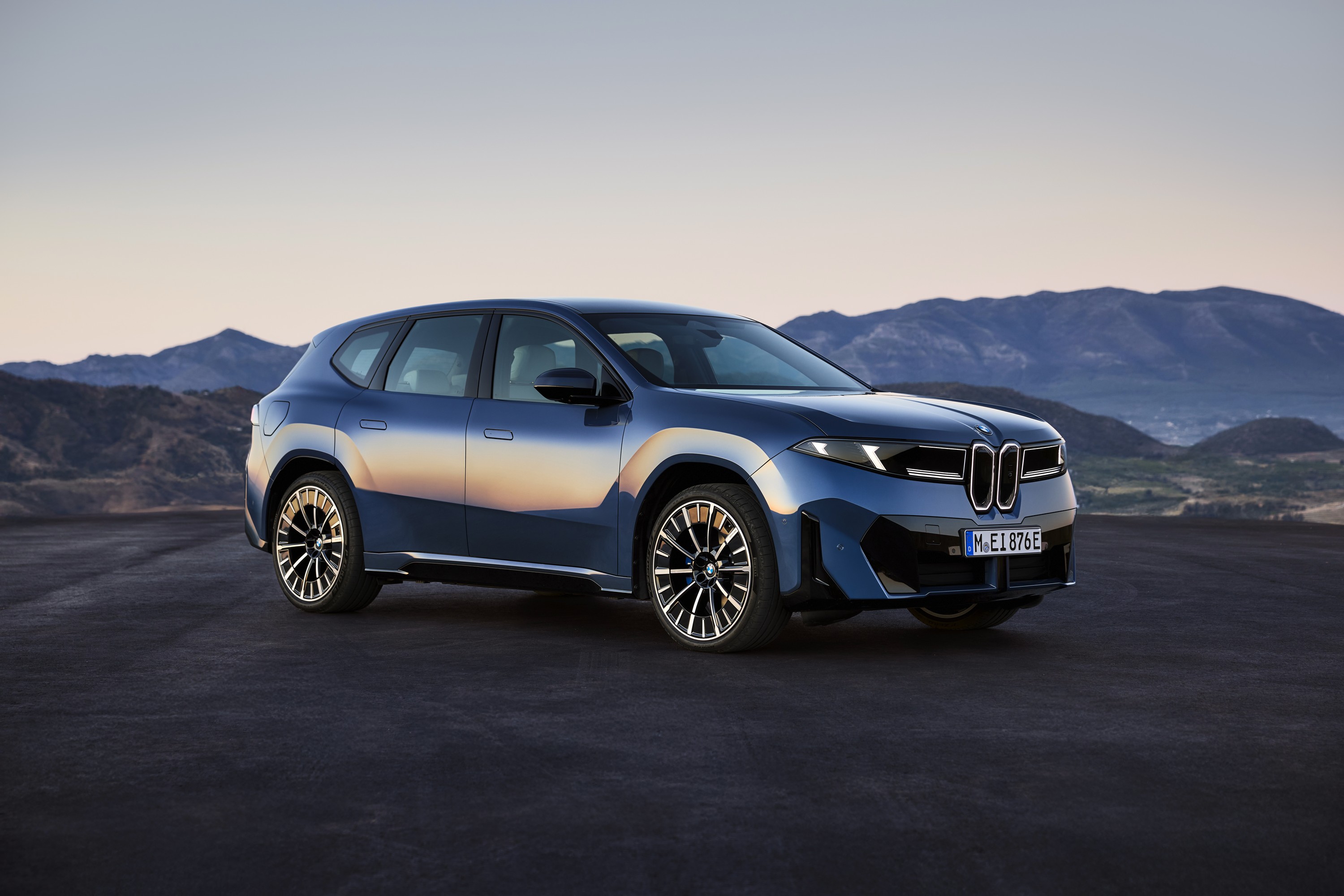 BMW iX3 exterior P90615642