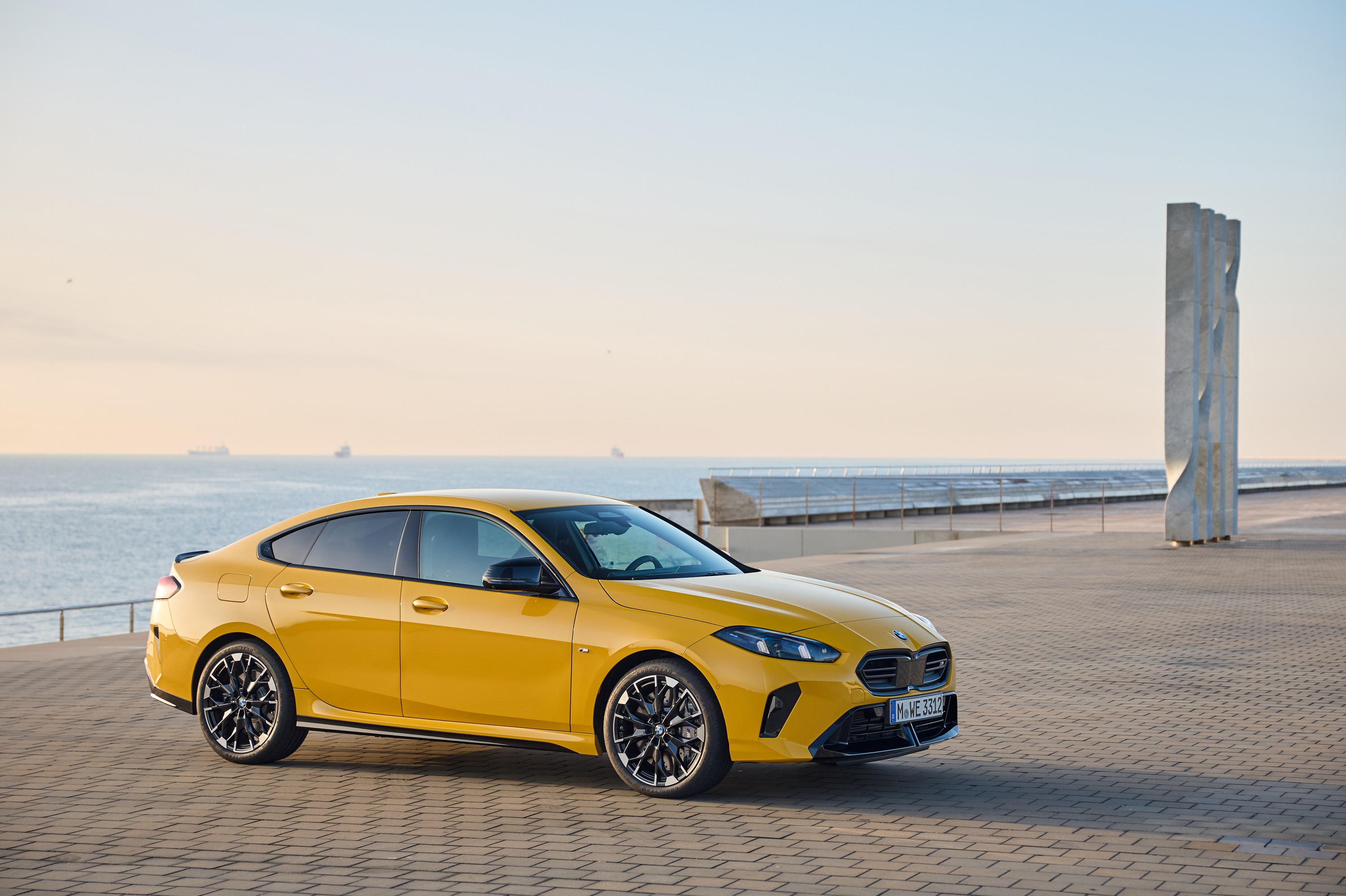 BMW M235 exterior P90589010