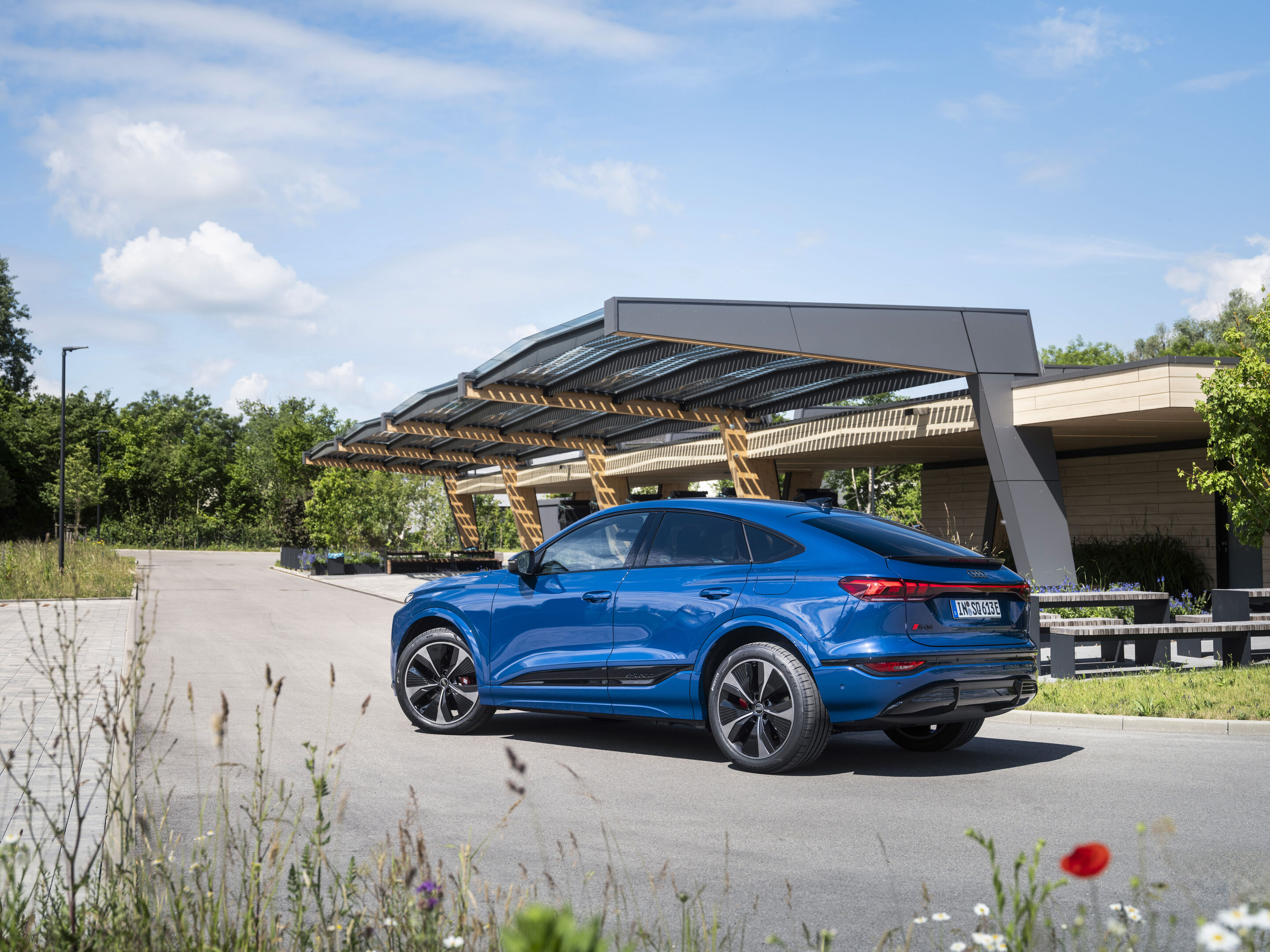 Audi Q6 e-tron Powertrain & Charging official photo