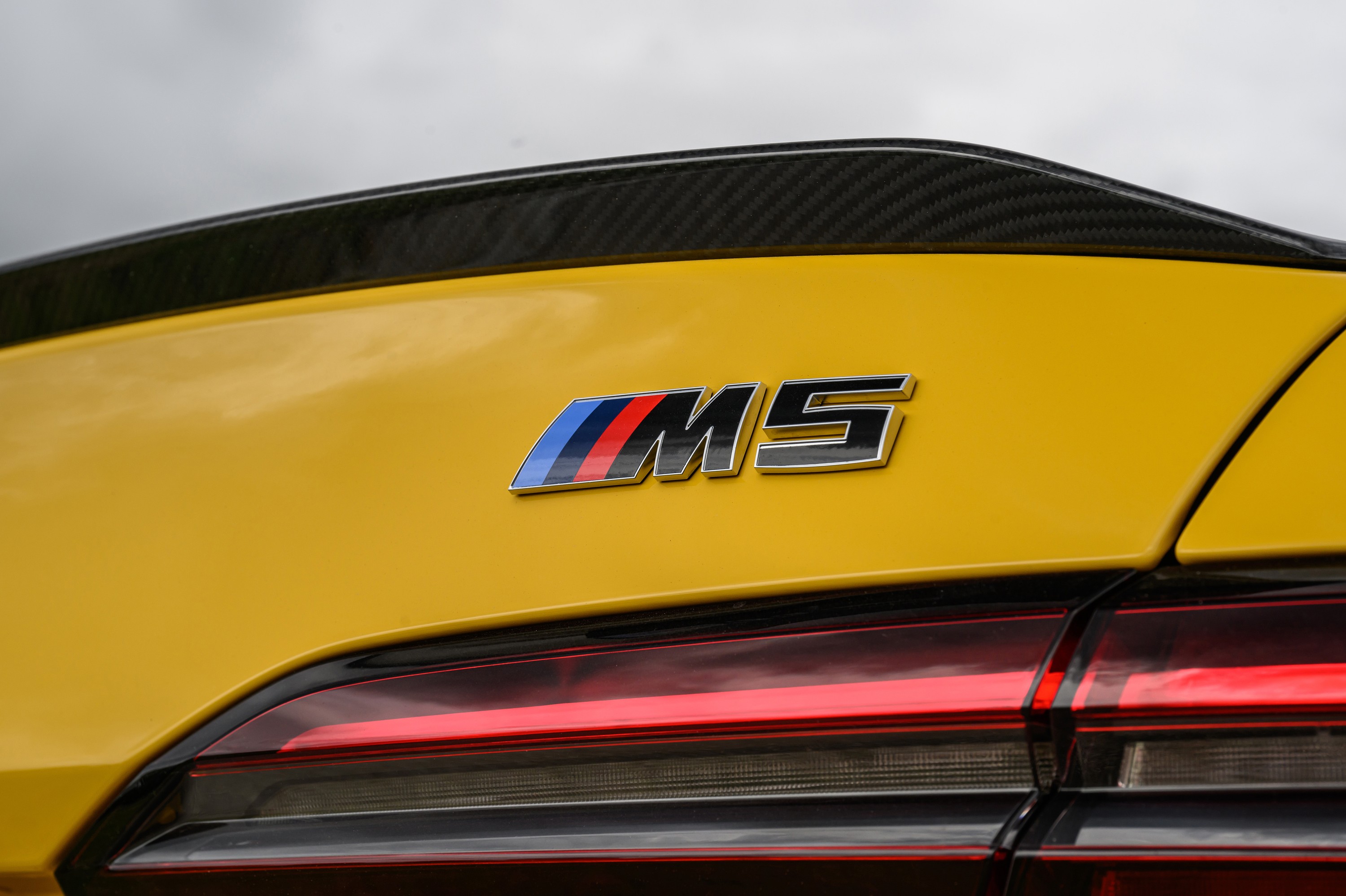 BMW M5 technology P90575483