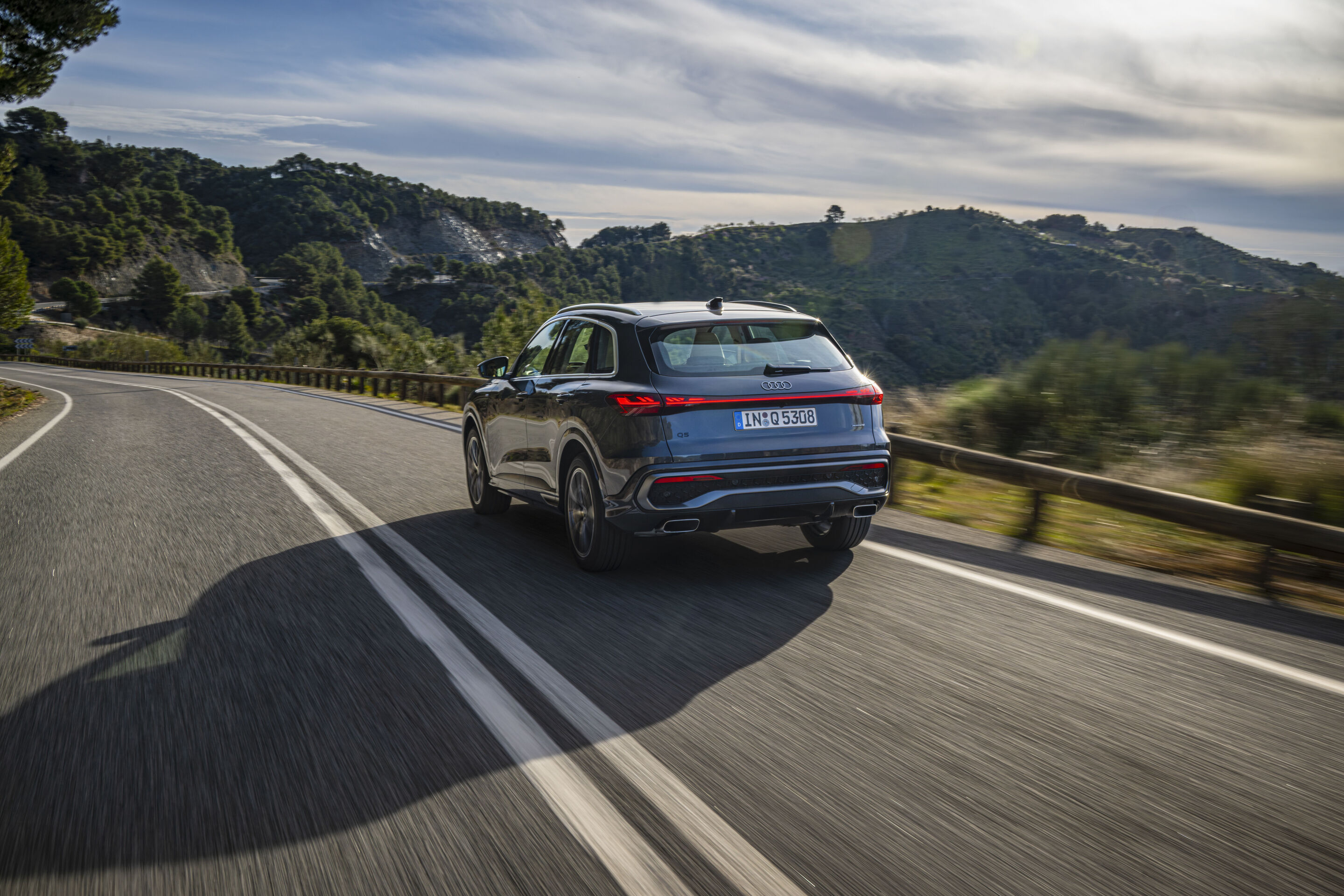 Audi Q5 SUV additional exterior official photo