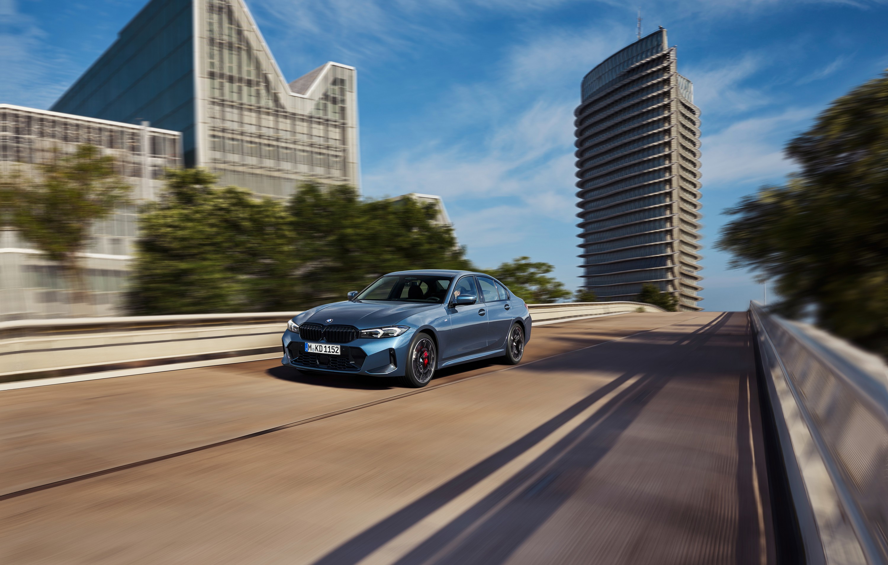 BMW 330i exterior P90549620