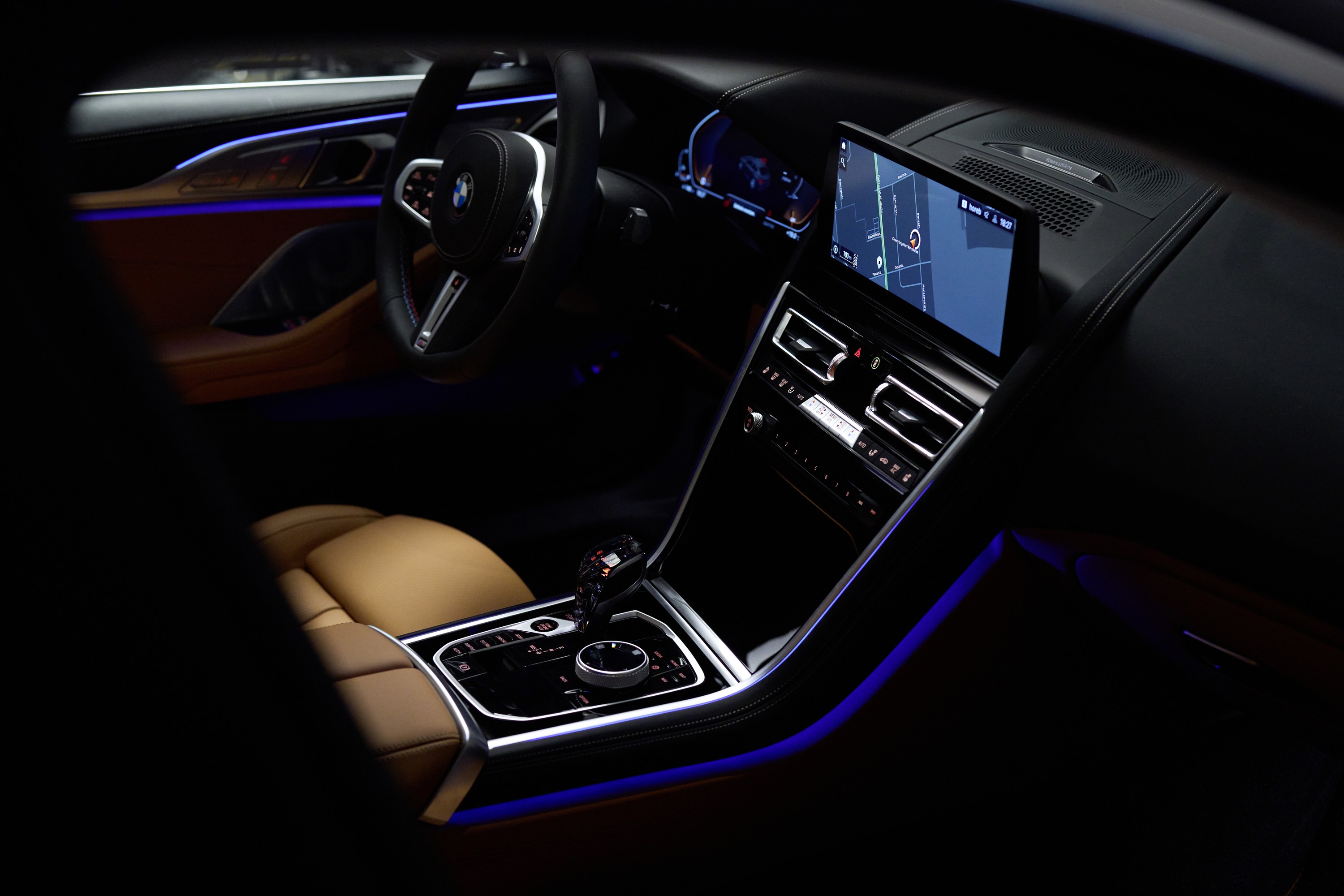 BMW M850i exterior P90449089