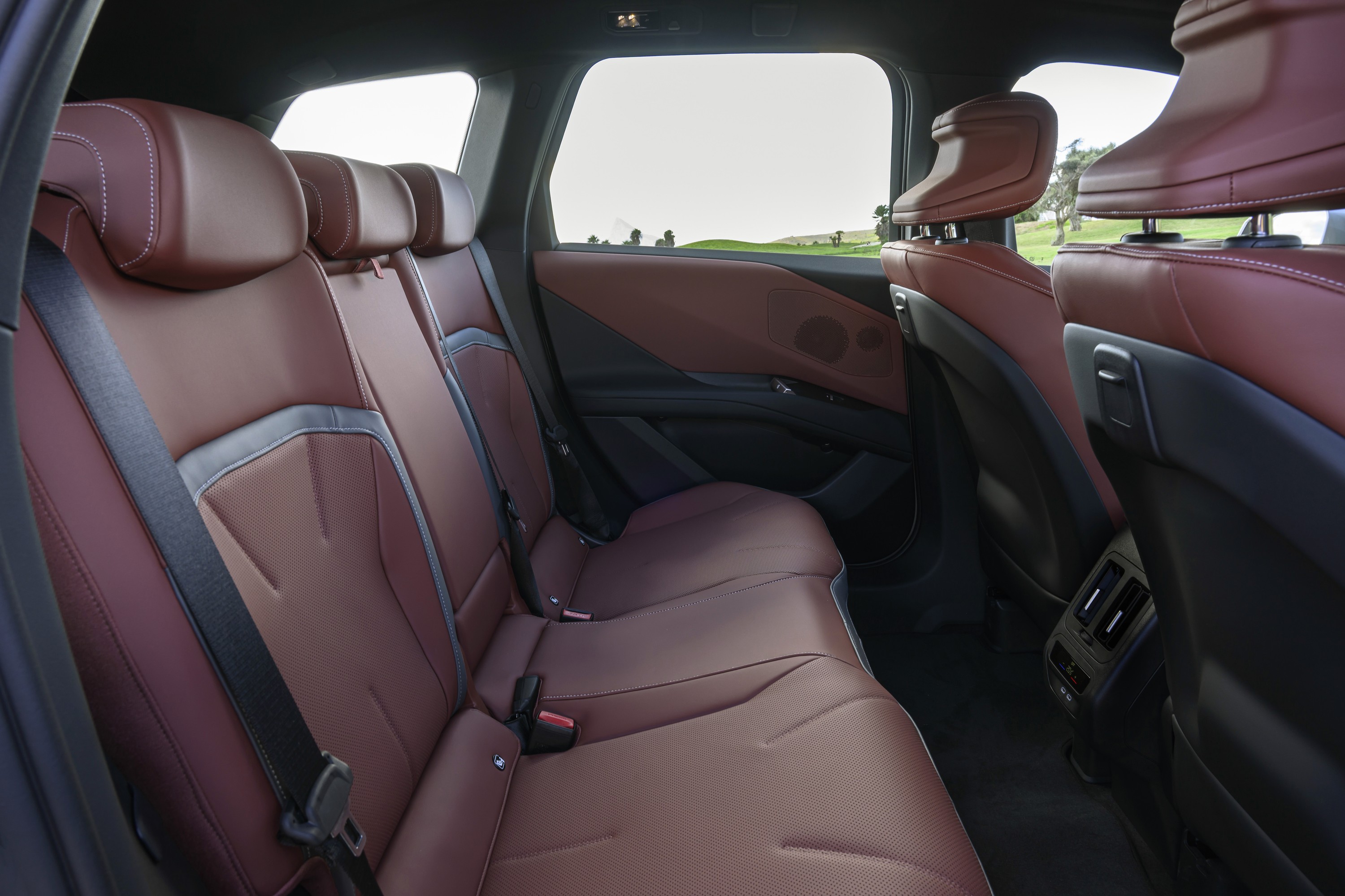 BMW iX3 exterior P90626691