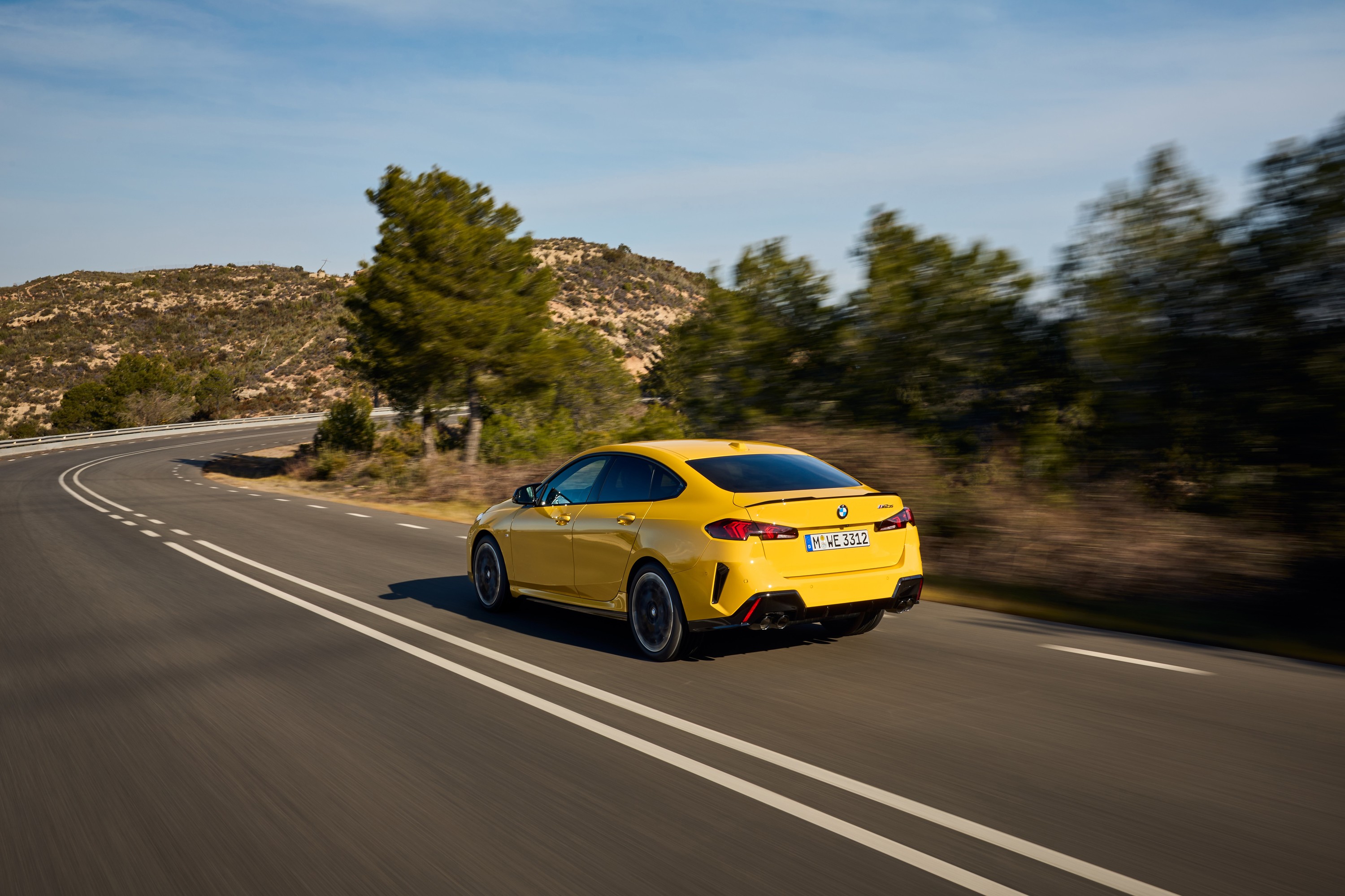 BMW M235 exterior P90588965
