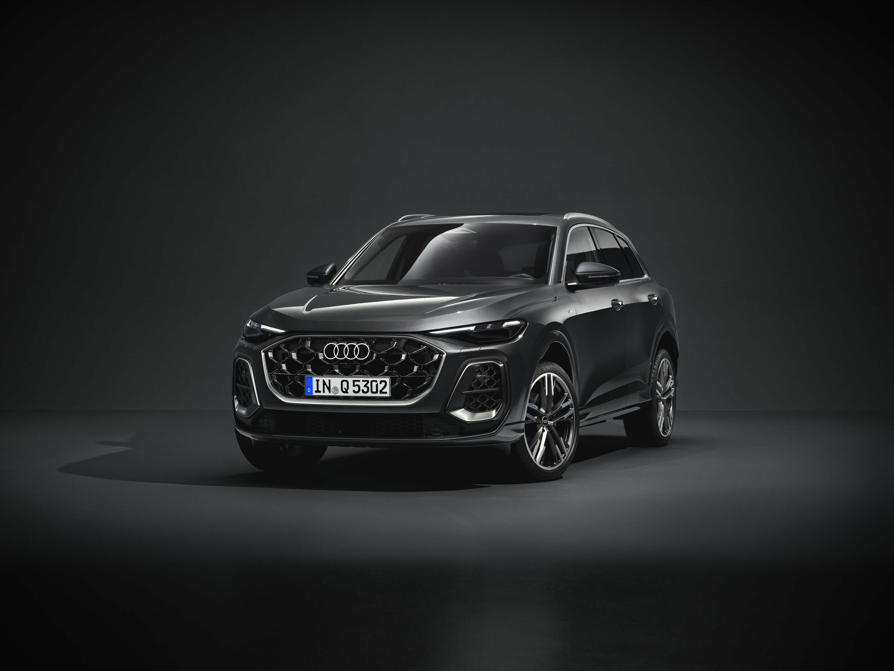 Audi Q5 SUV additional exterior official photo