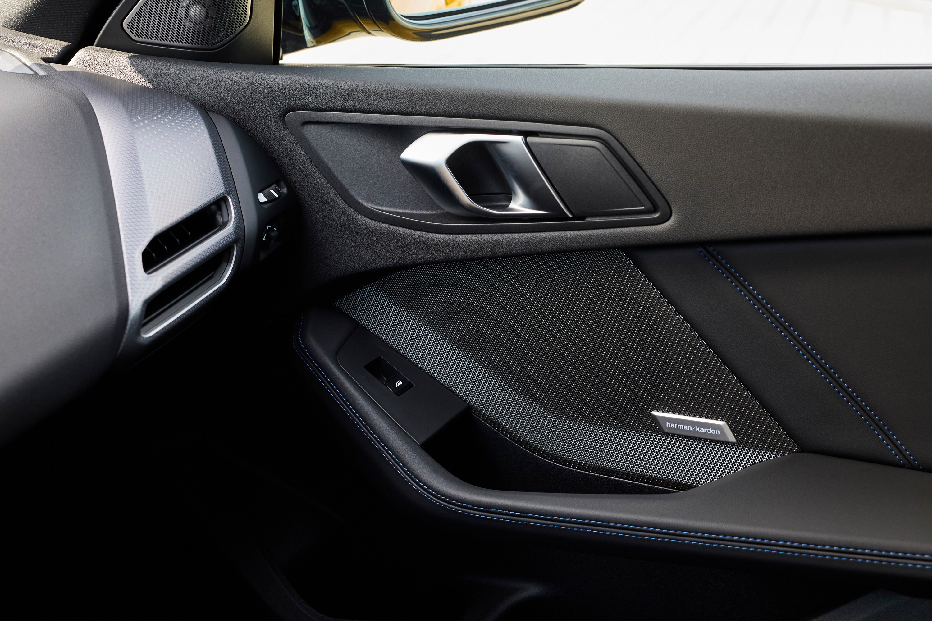 BMW M235 exterior P90589051