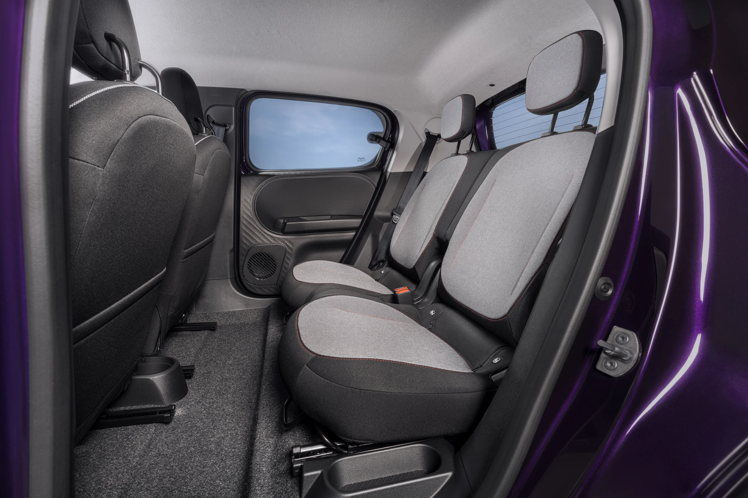 Nissan Pixo interior official photo 24