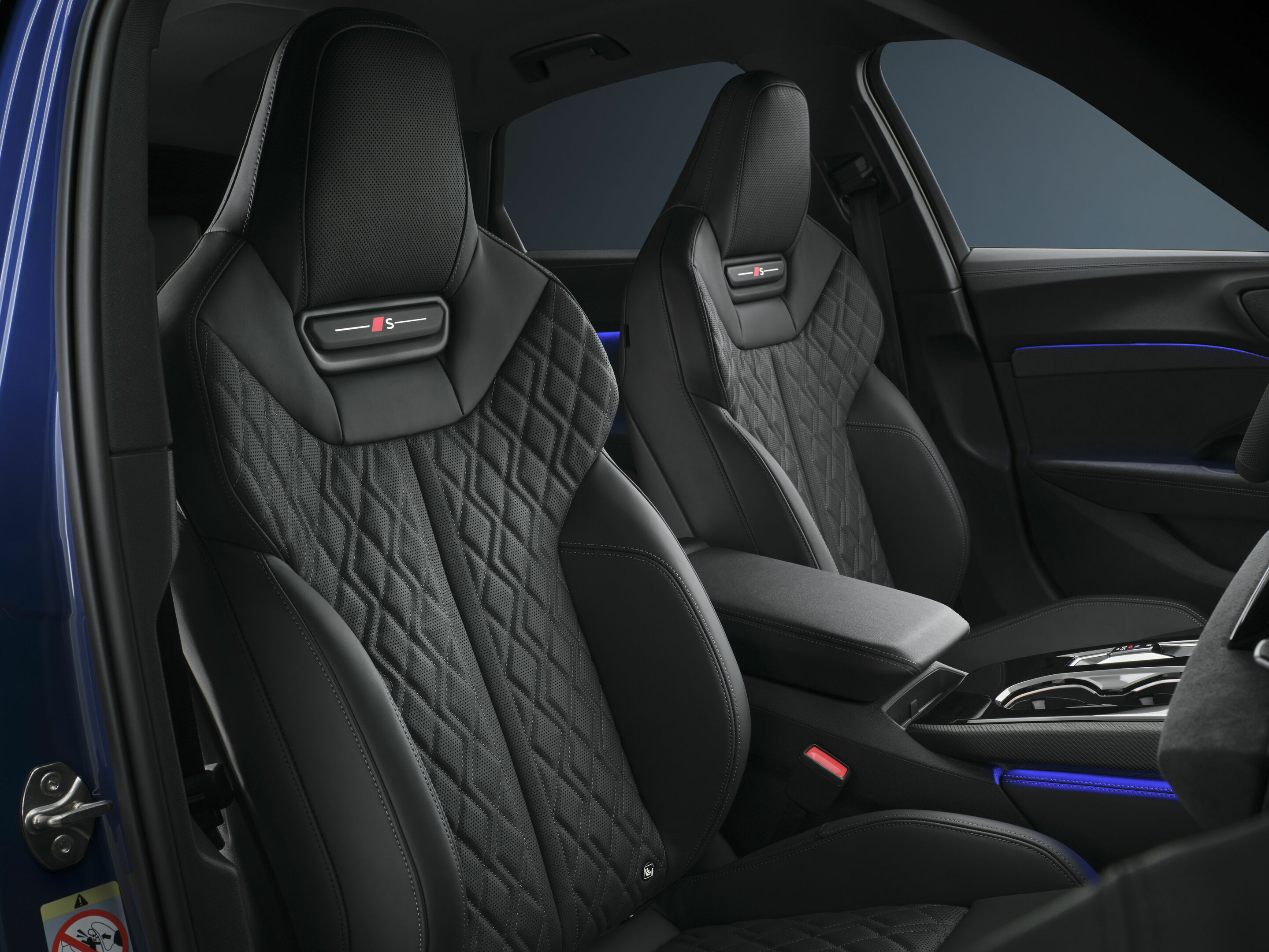 Audi S5 Sedan interior and cockpit A243047