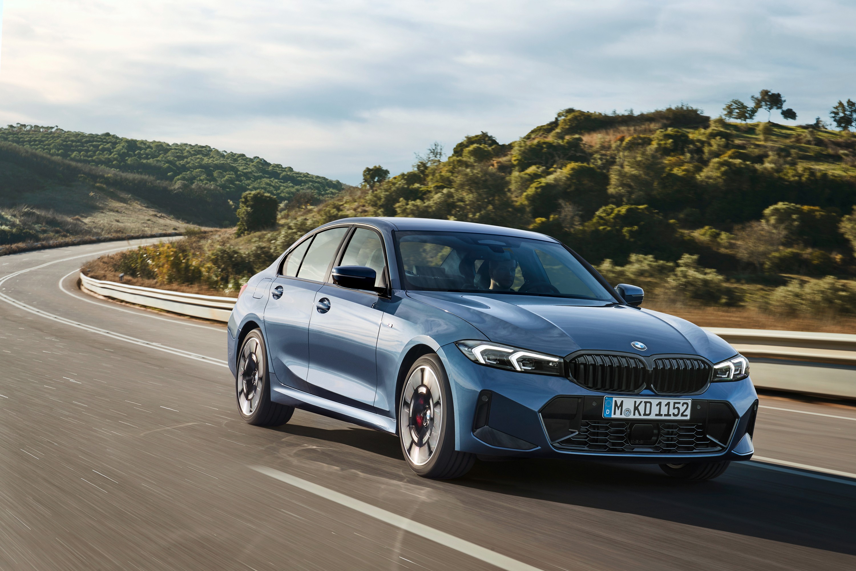 BMW 330i exterior P90549616