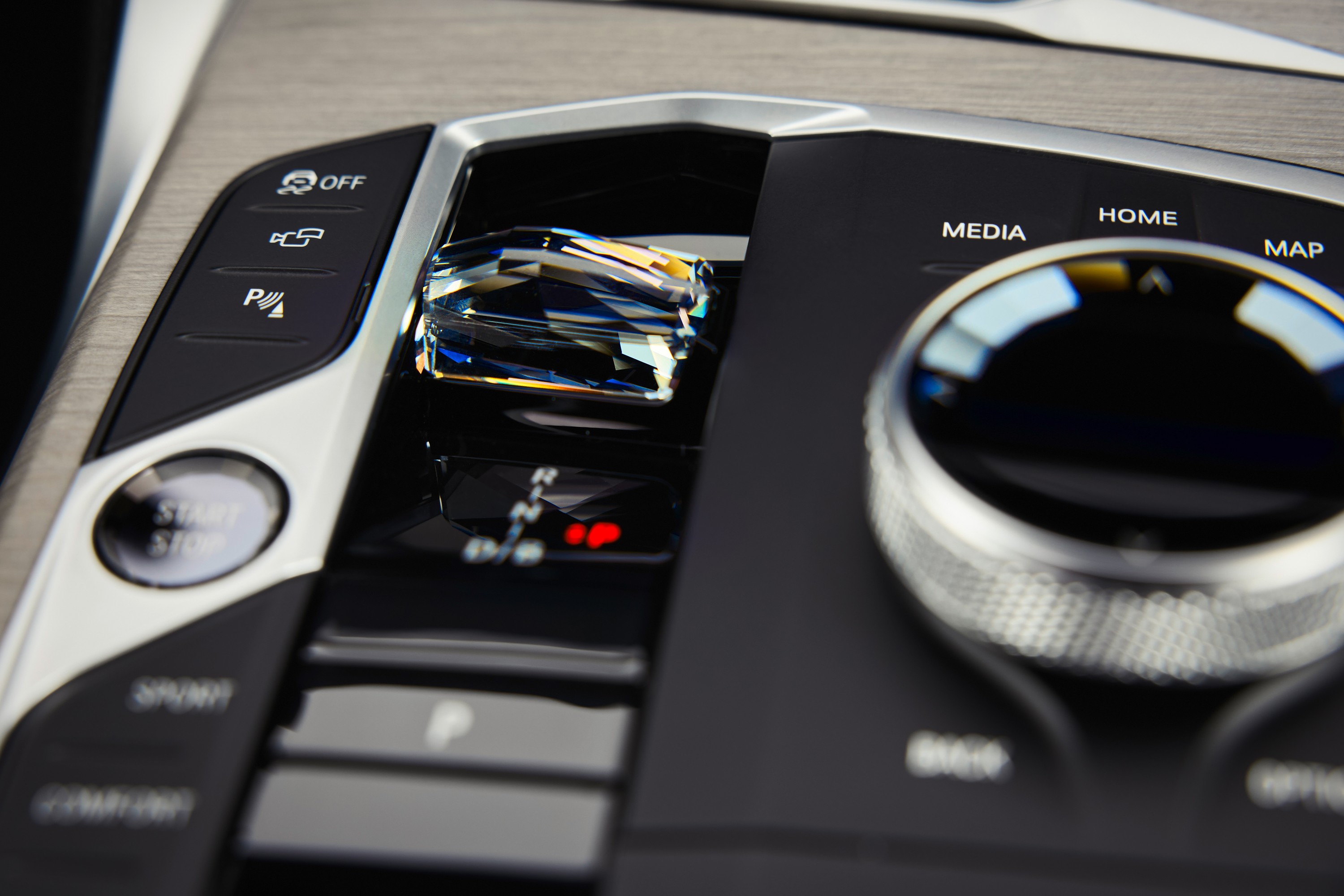 BMW i4 interior P90546625
