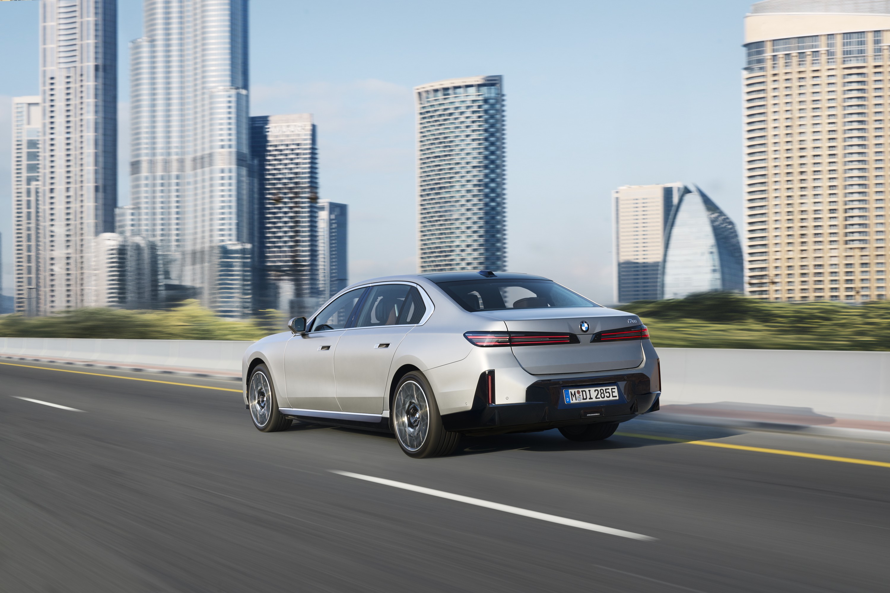 BMW i7 exterior P90636180