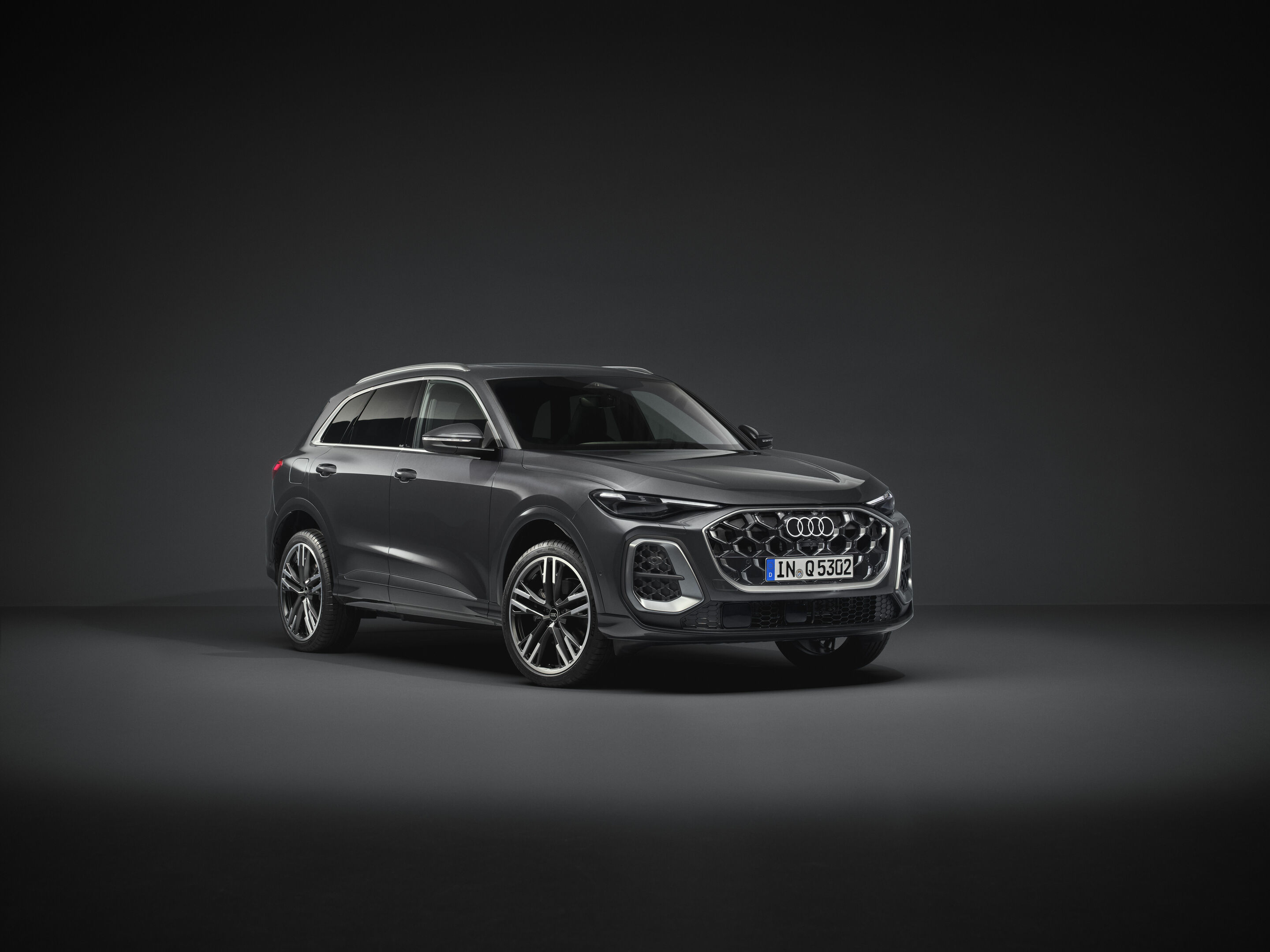 Audi Q5 SUV additional exterior official photo