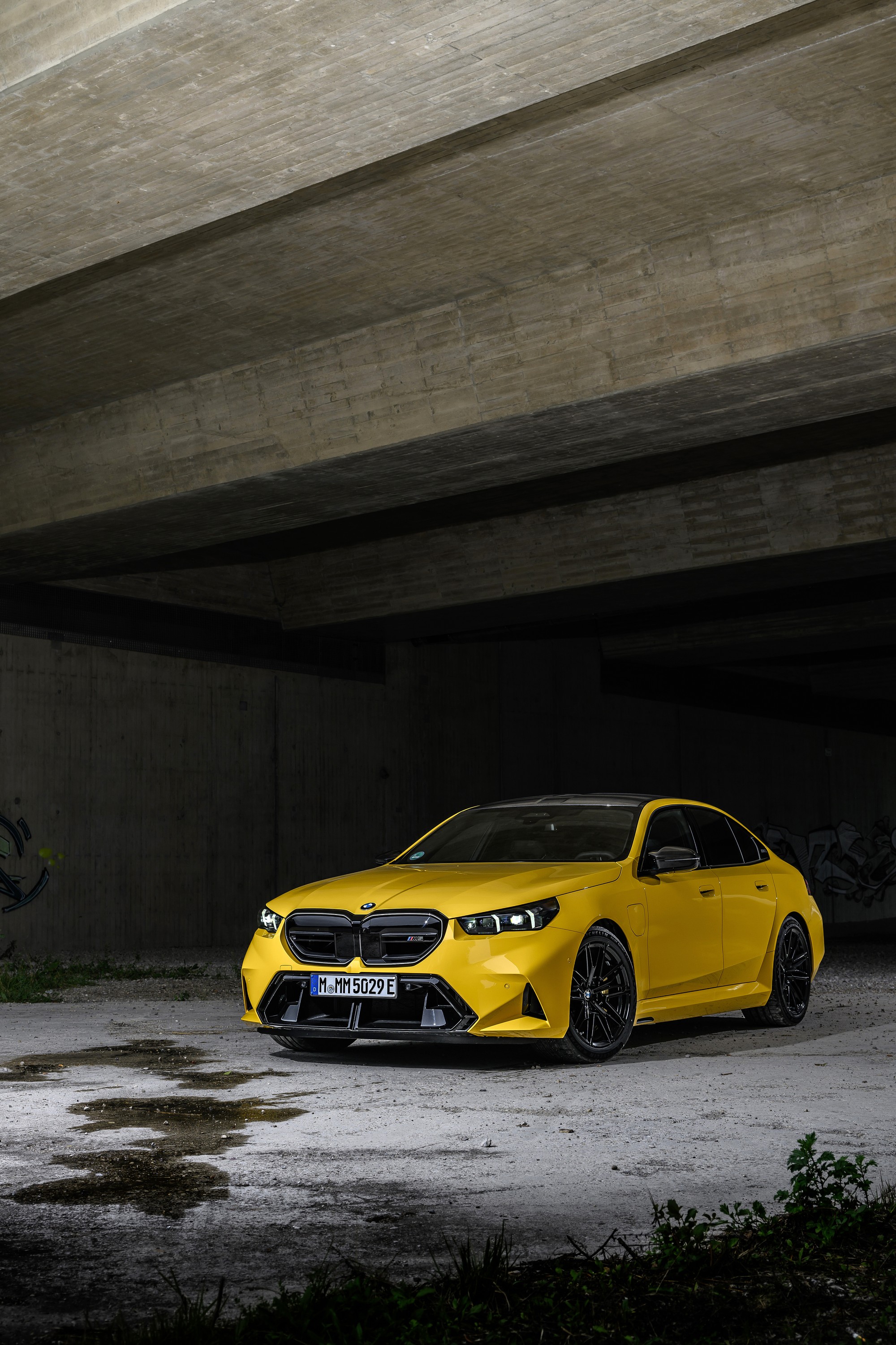 BMW M5 technology P90575448