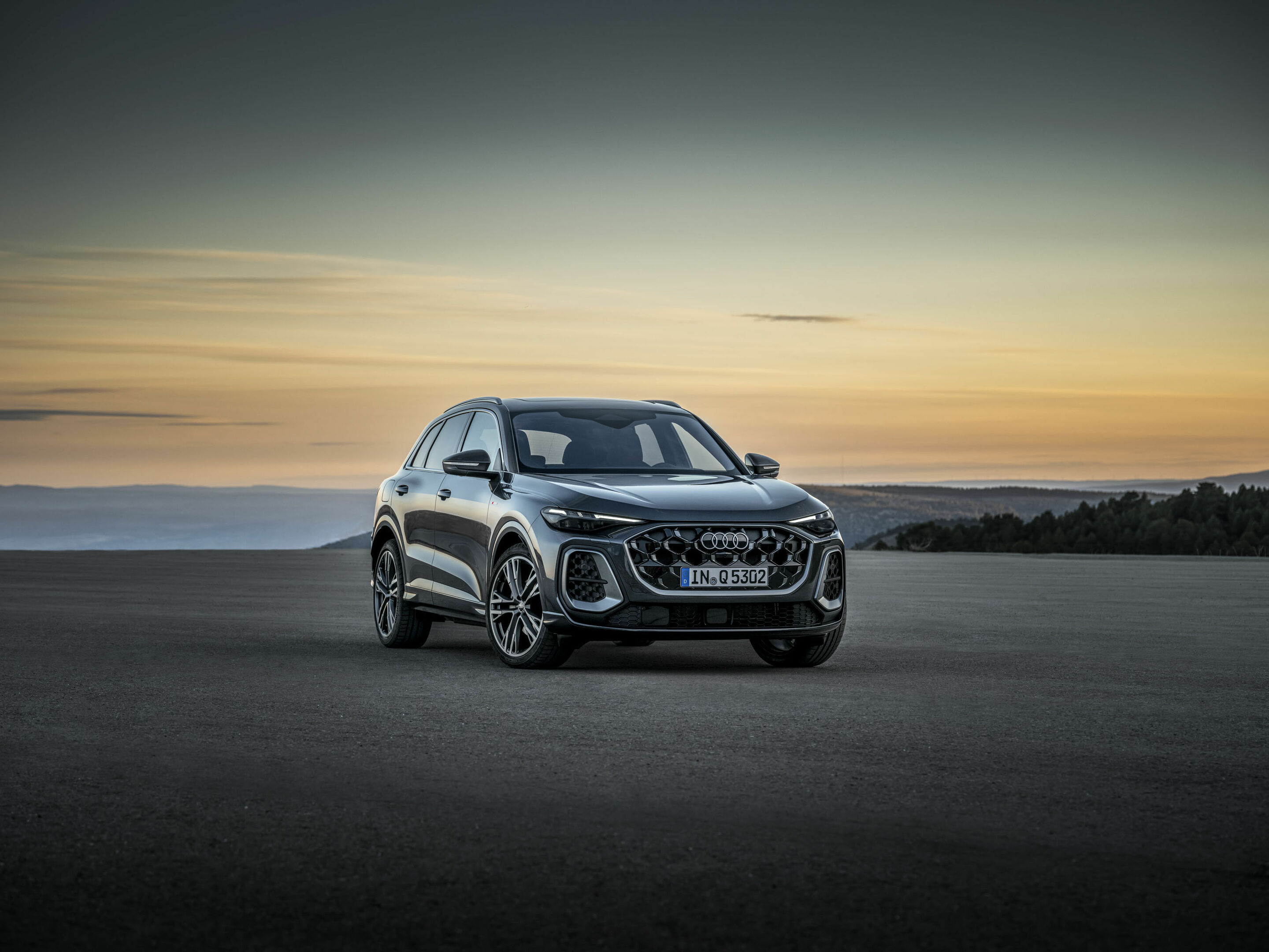 Audi Q5 SUV additional exterior official photo