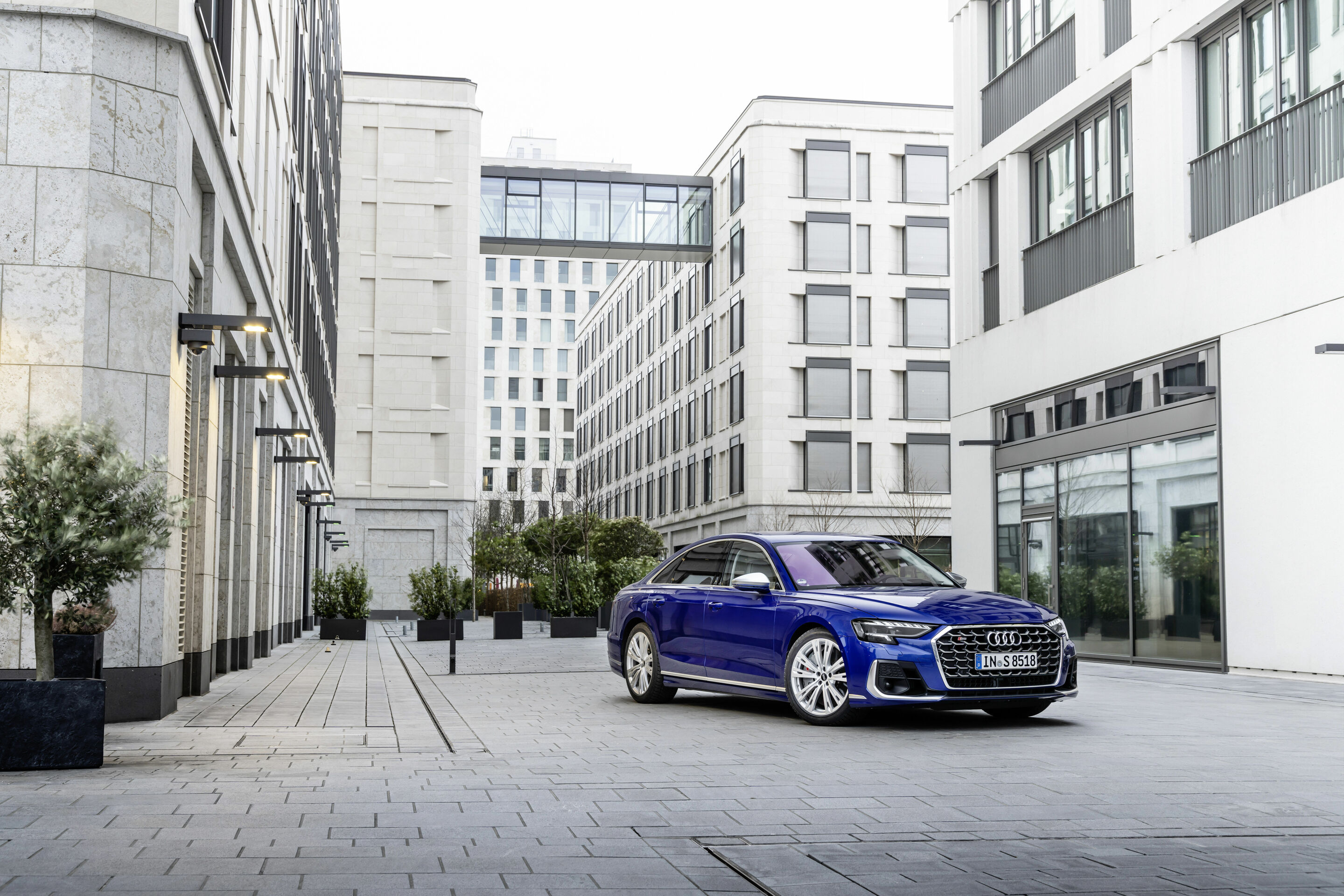 Audi S8 interior and cockpit A220791