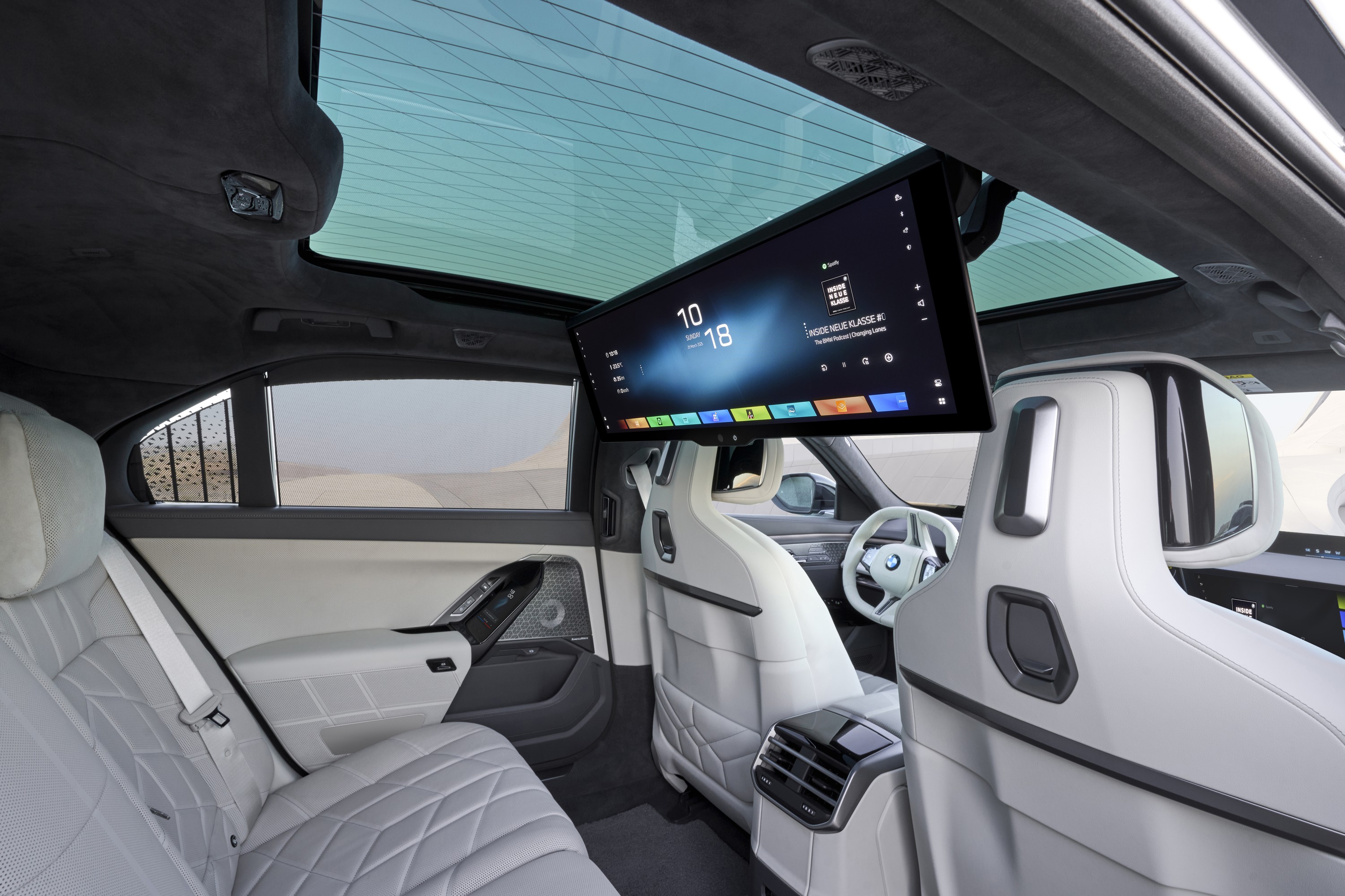 BMW 7 Series interior P90638739