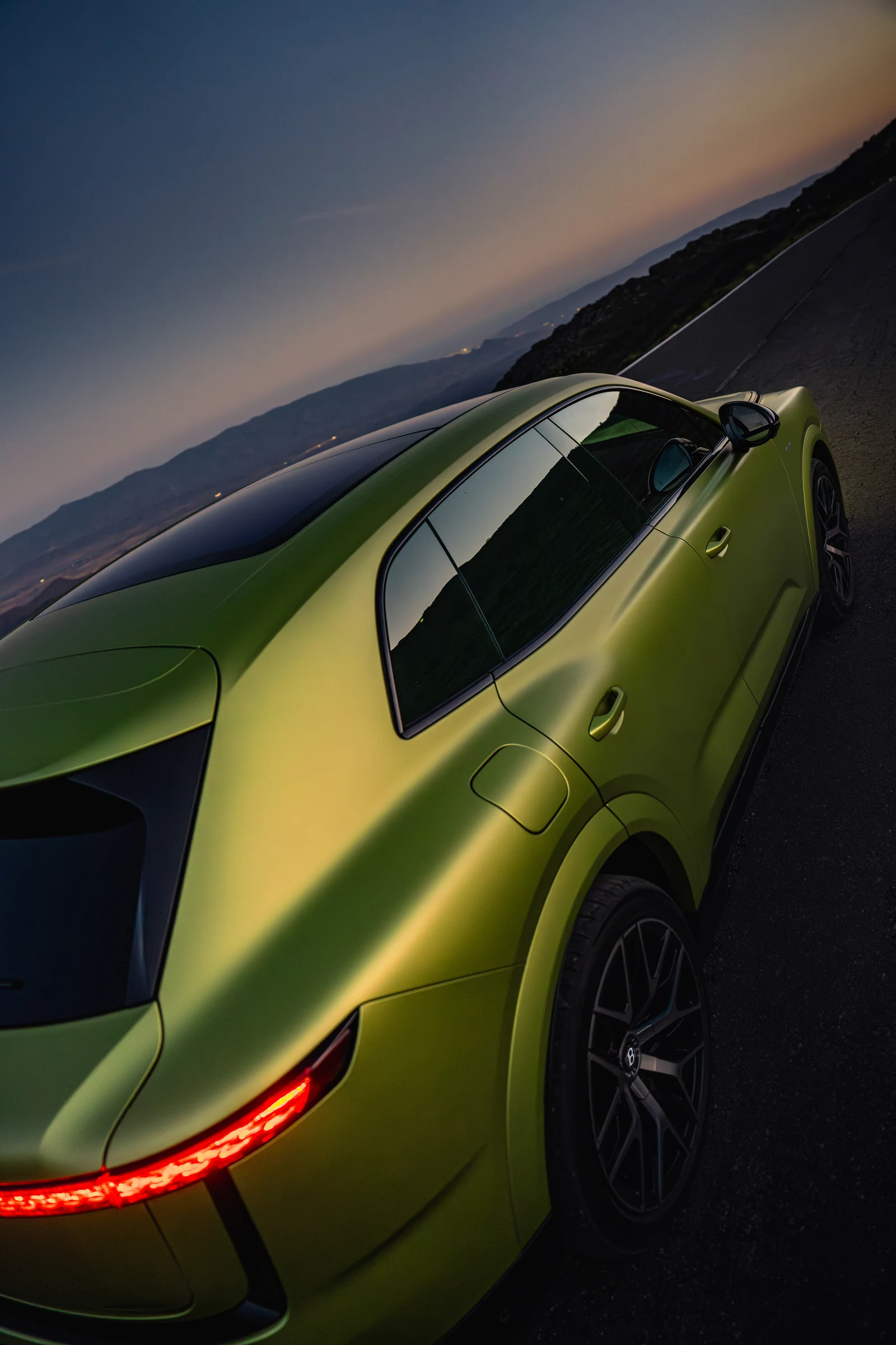 Bentley Torcal close-up details official photo 3