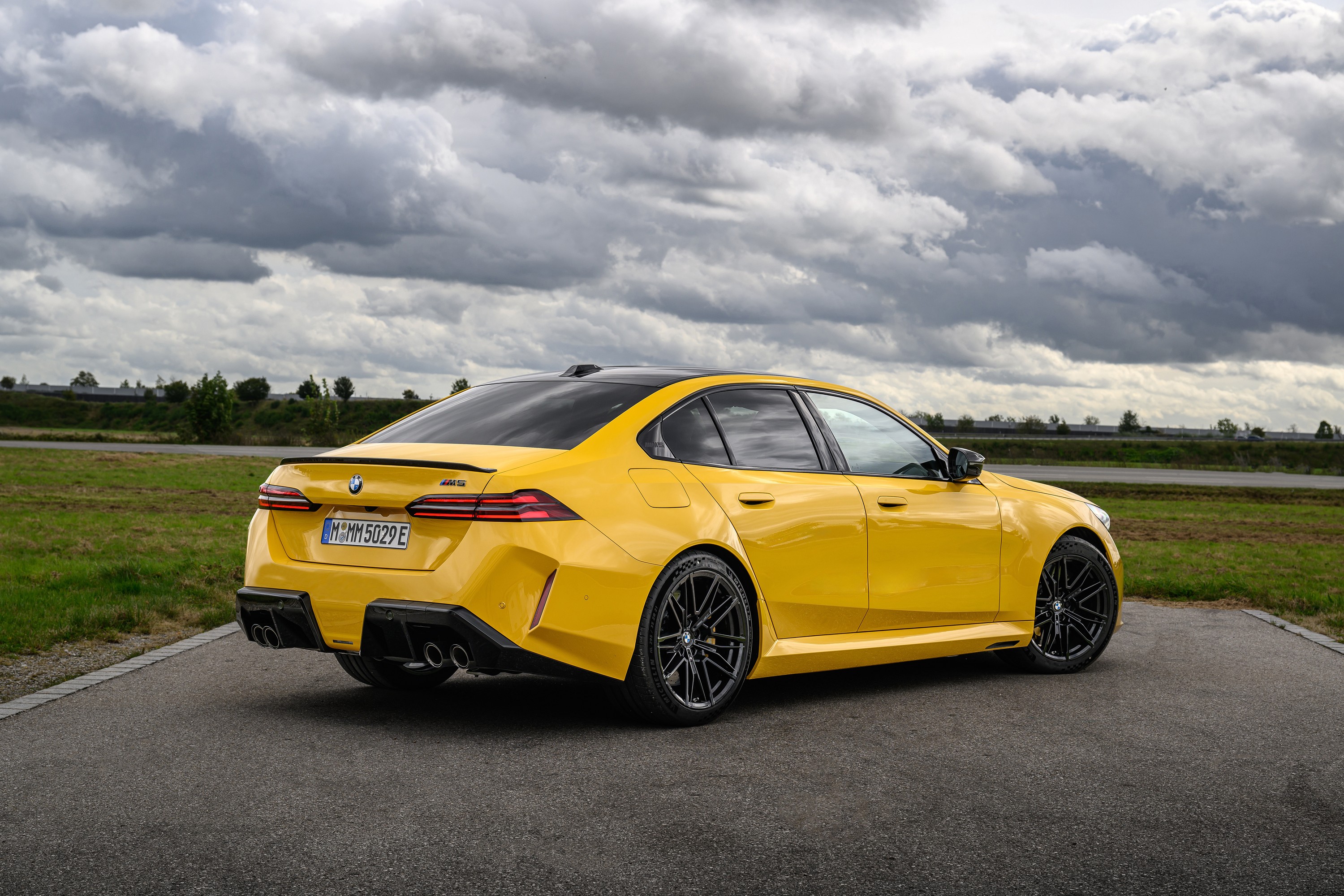 BMW M5 technology P90575474