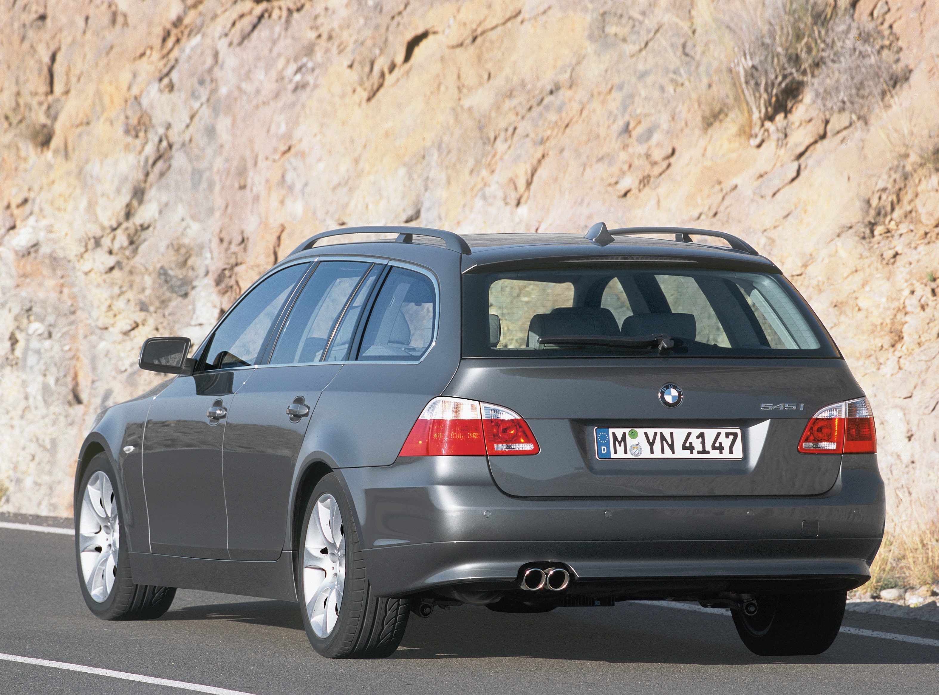 BMW 5 Series exterior P90537409