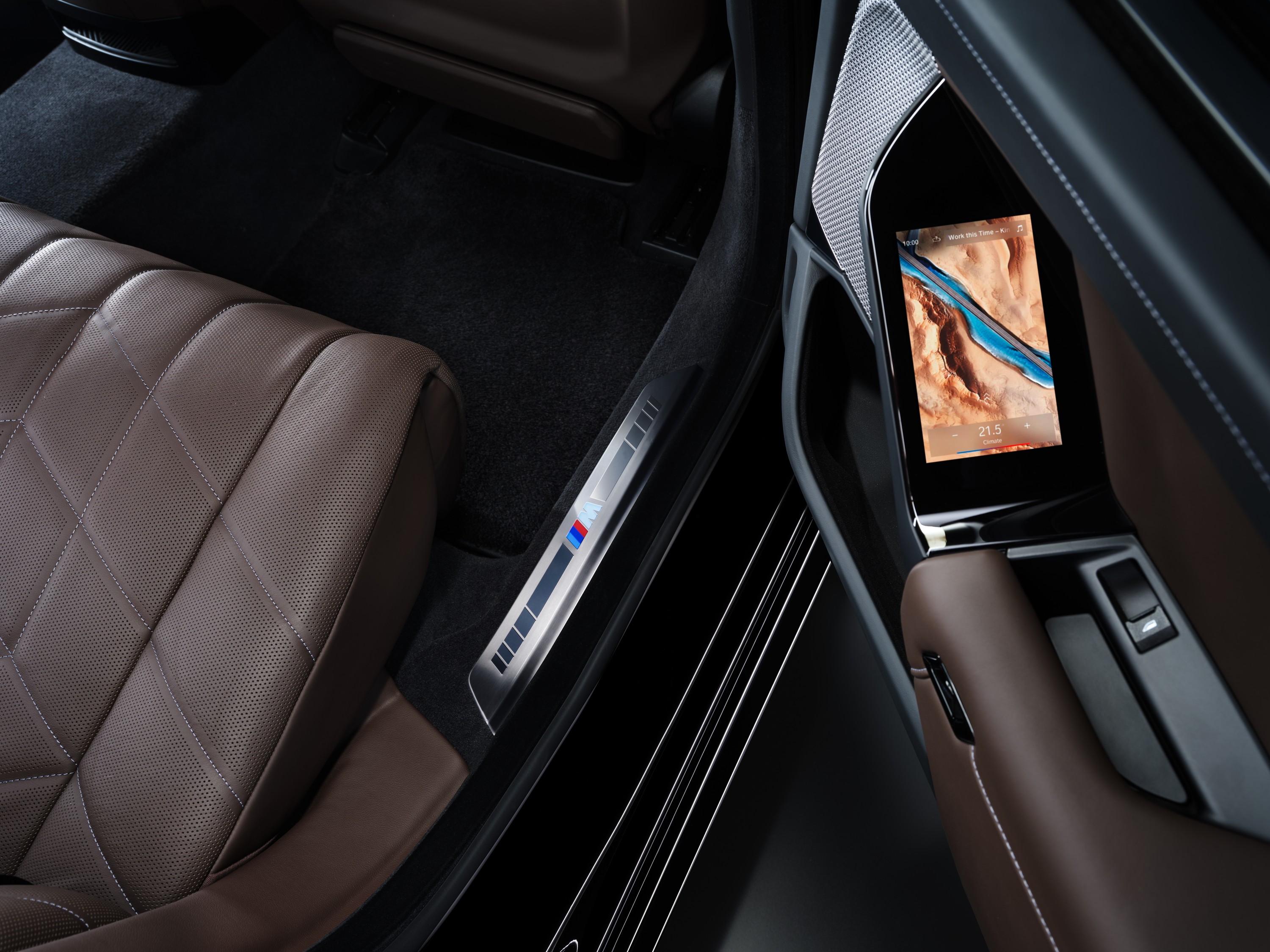 BMW 760i exterior P90516157