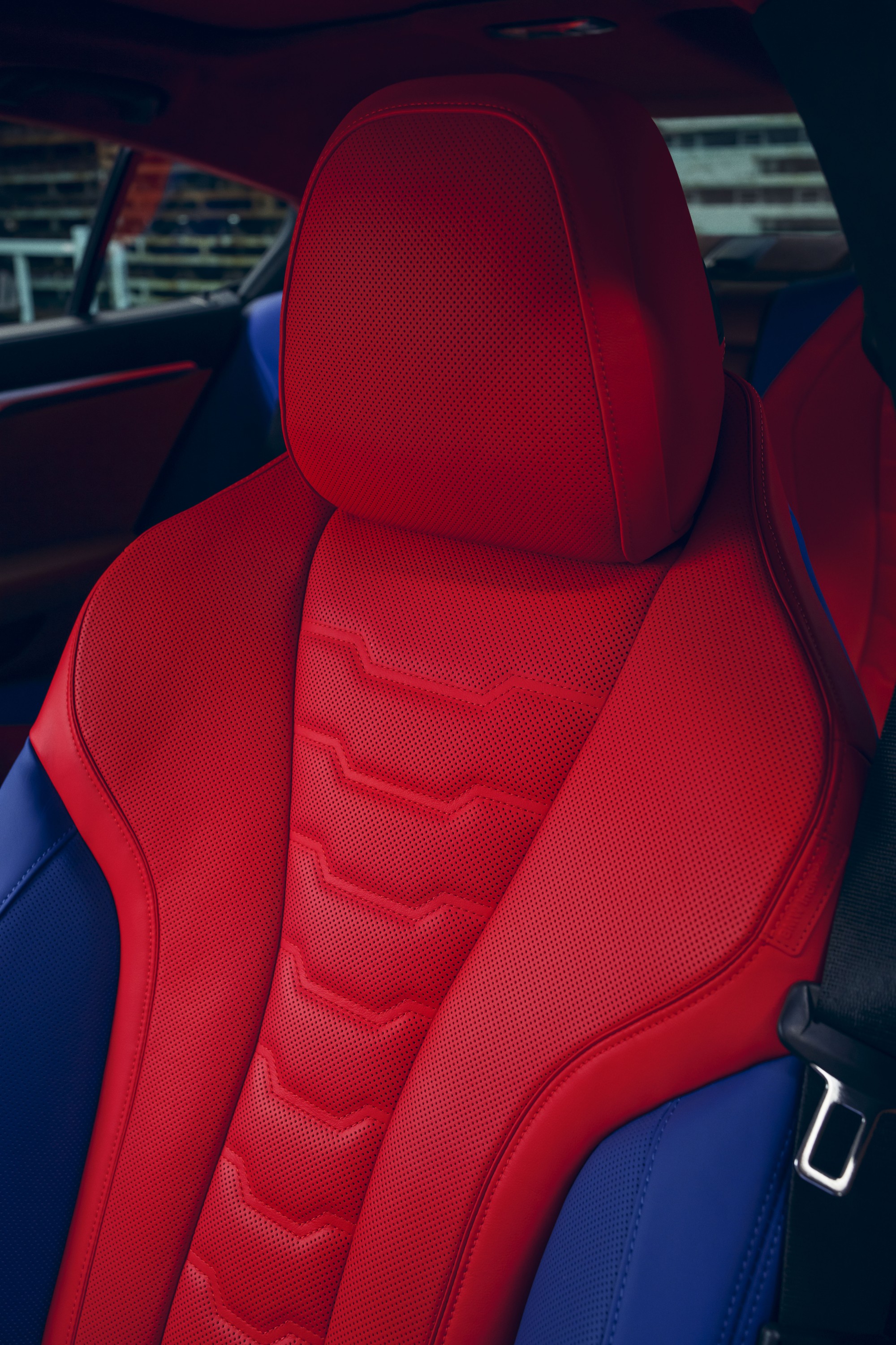 BMW M850i exterior P90449939