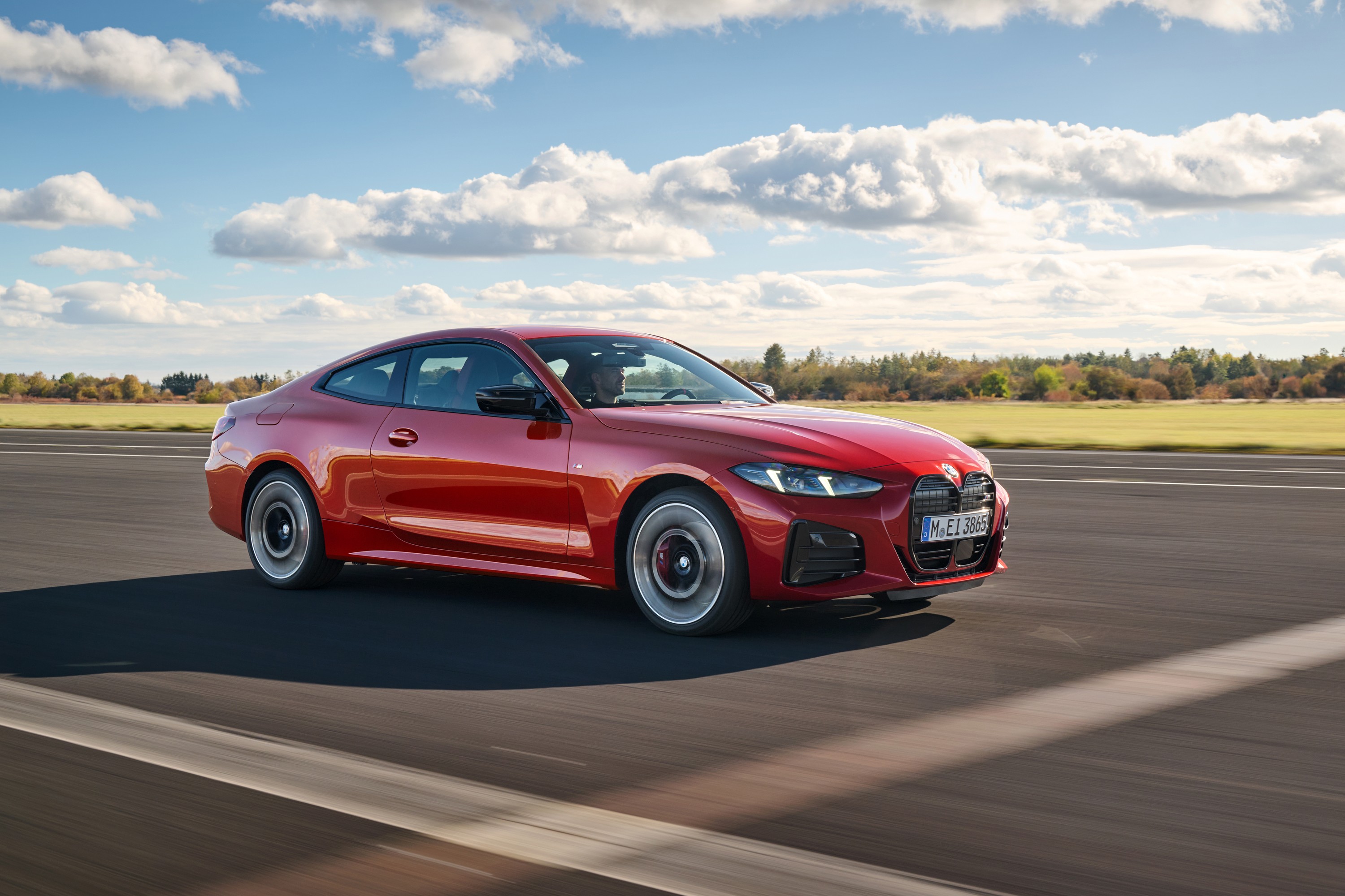 BMW 4 Series driving P90535828