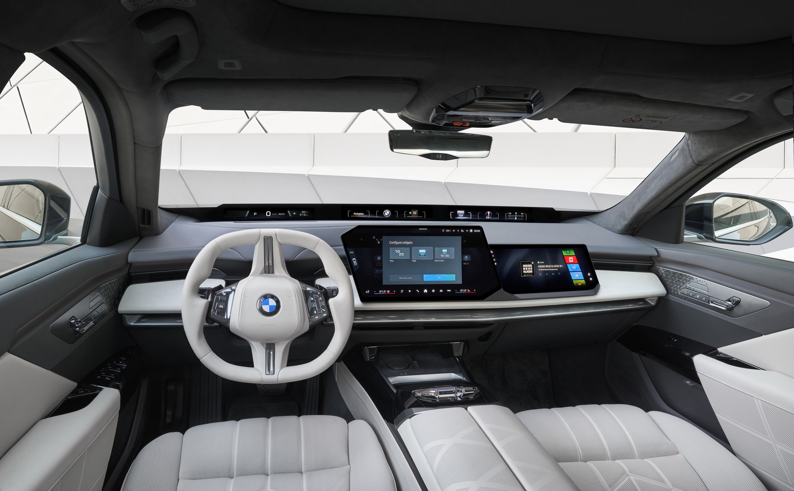 BMW 7 Series interior P90638742