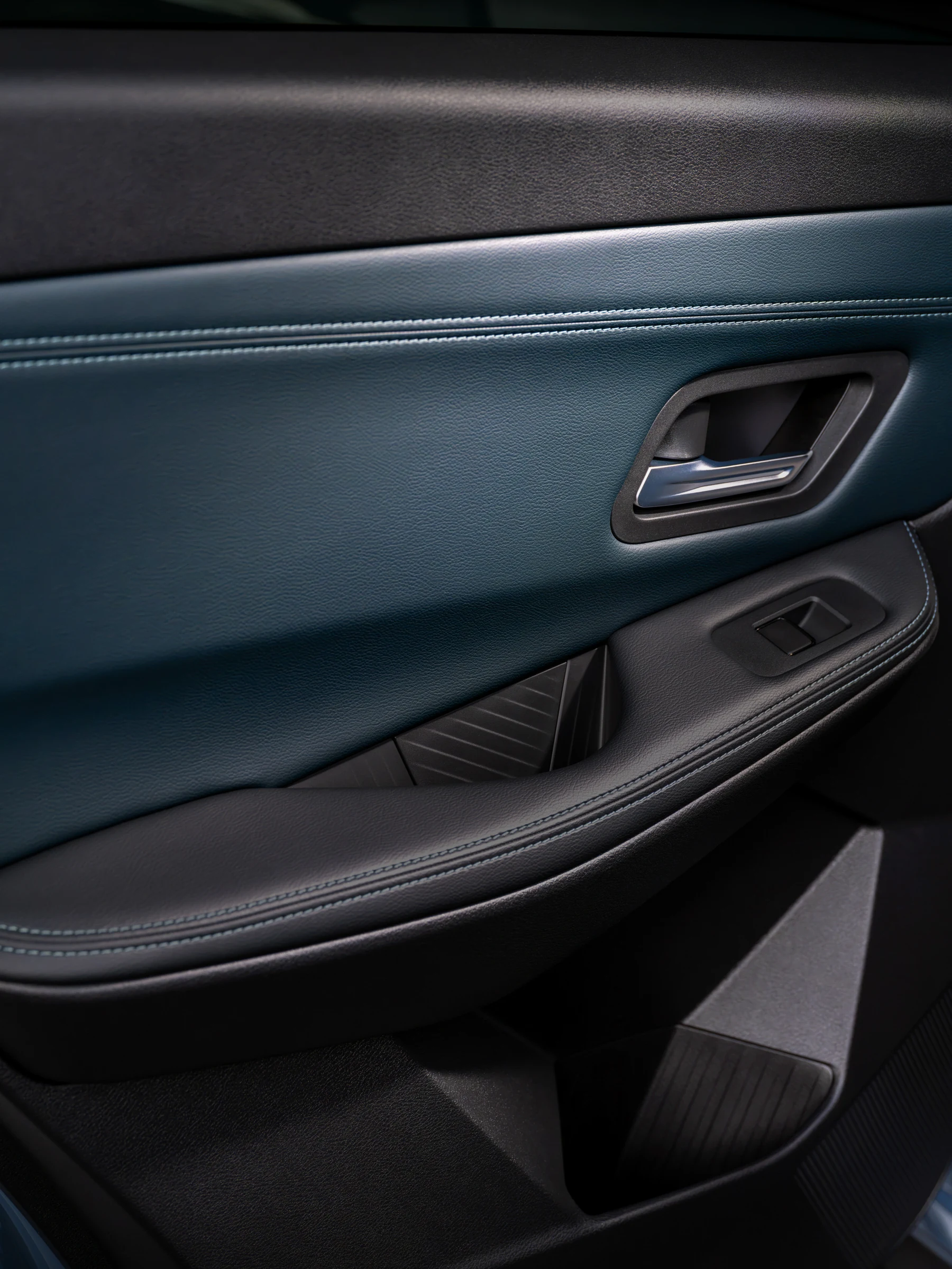 2027 Nissan Rogue Hybrid interior photo 7