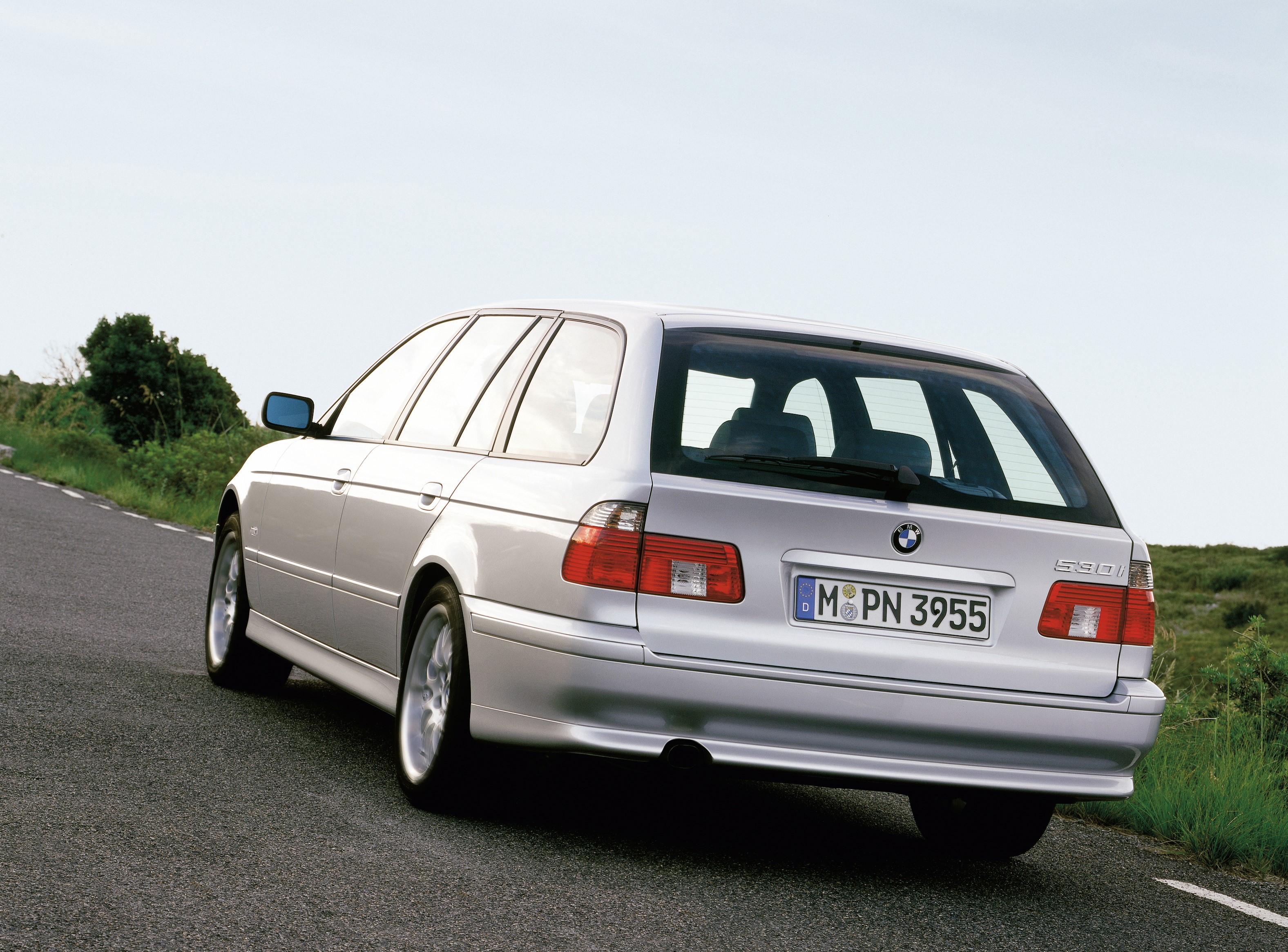 BMW 5 Series exterior P90537407