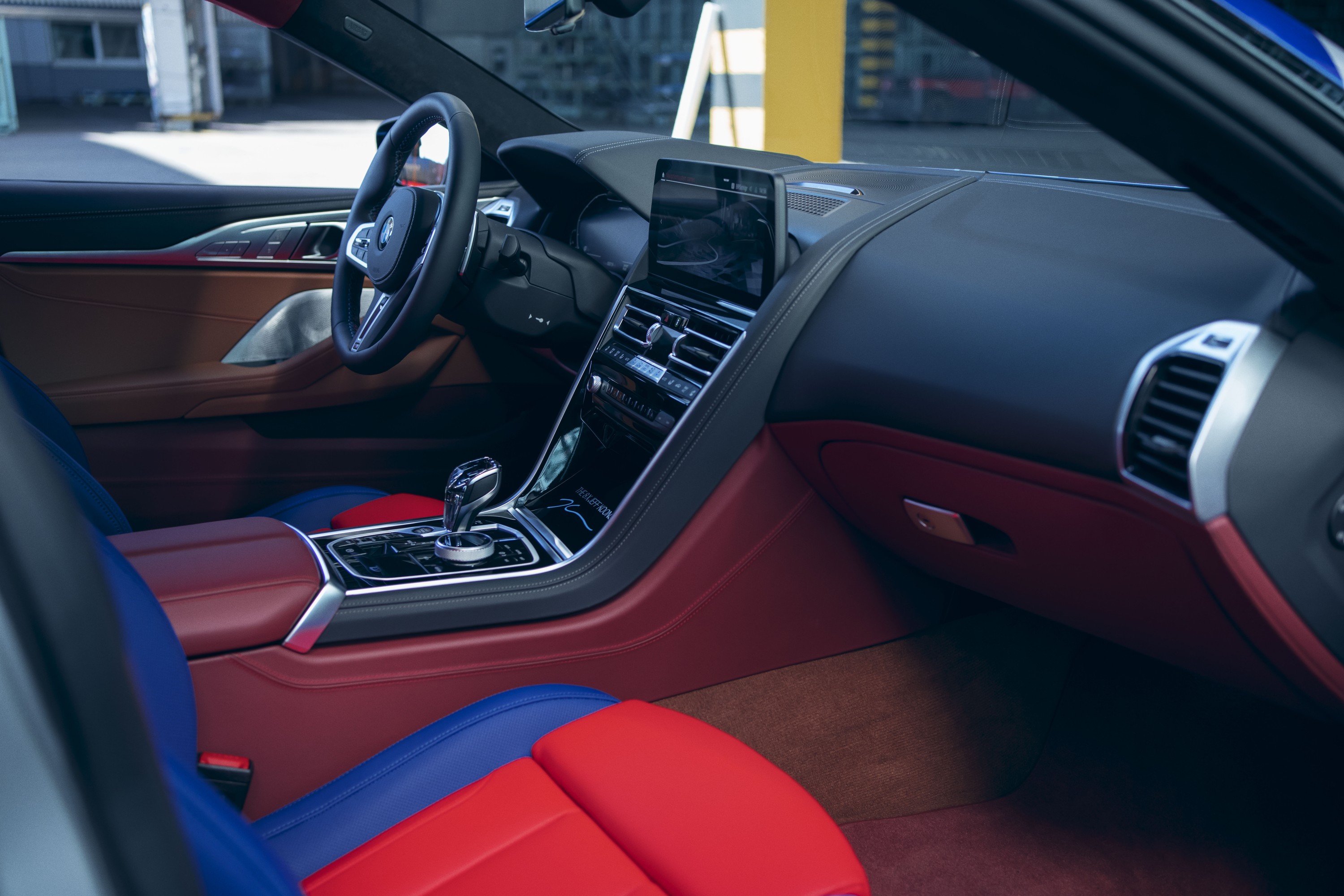 BMW M850i exterior P90449945