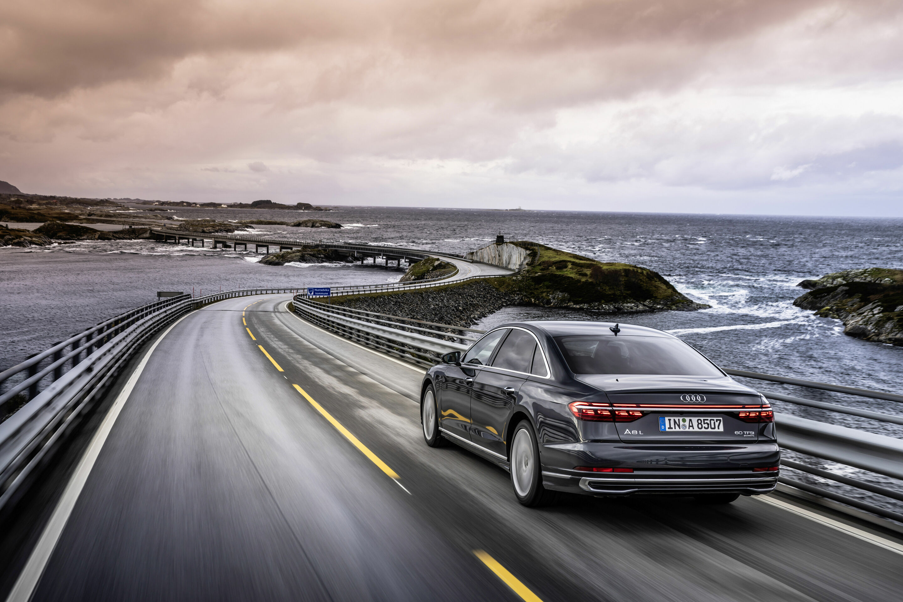 Audi A8 L interior and cockpit A218469