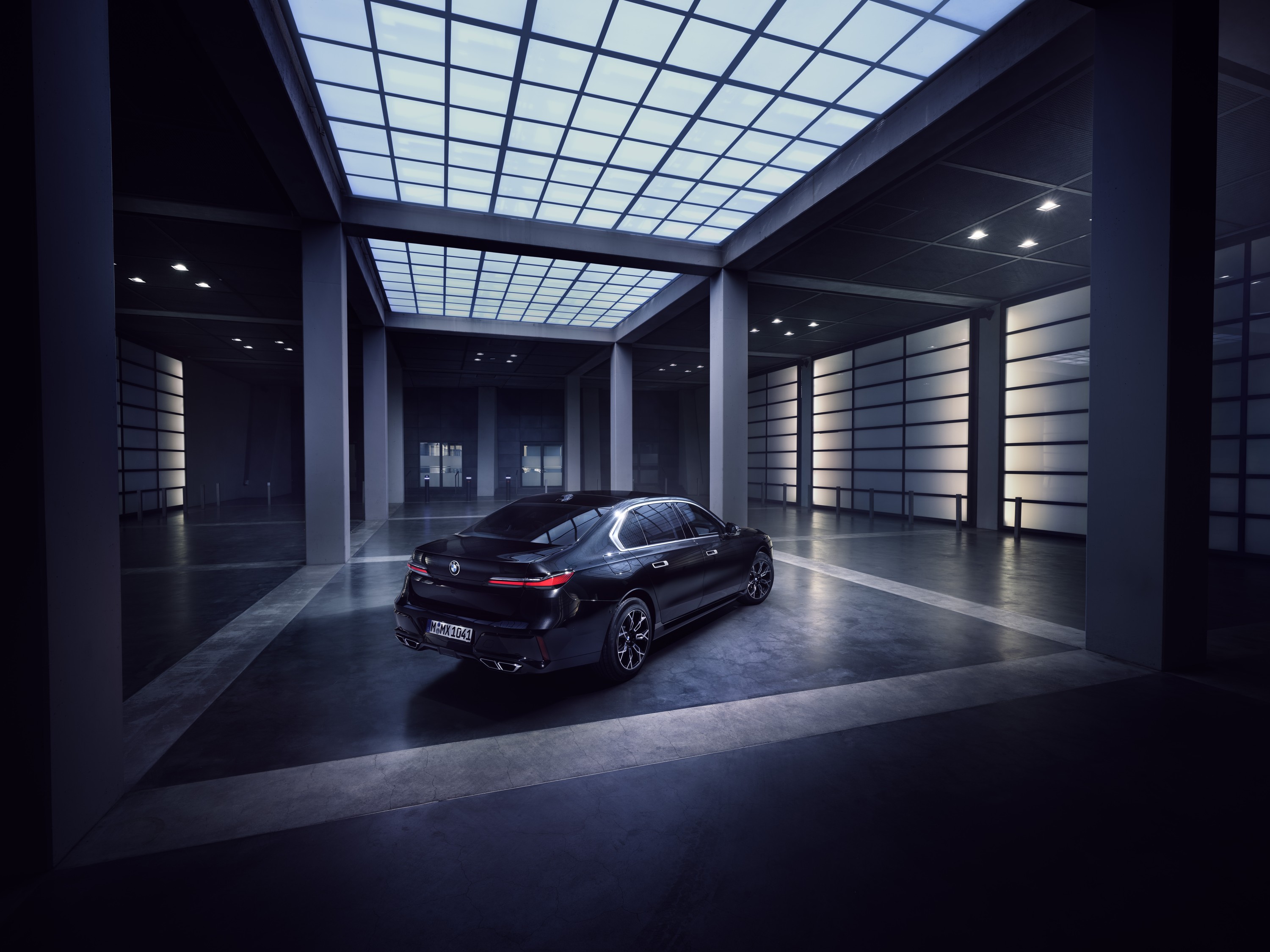 BMW 760i exterior P90516178
