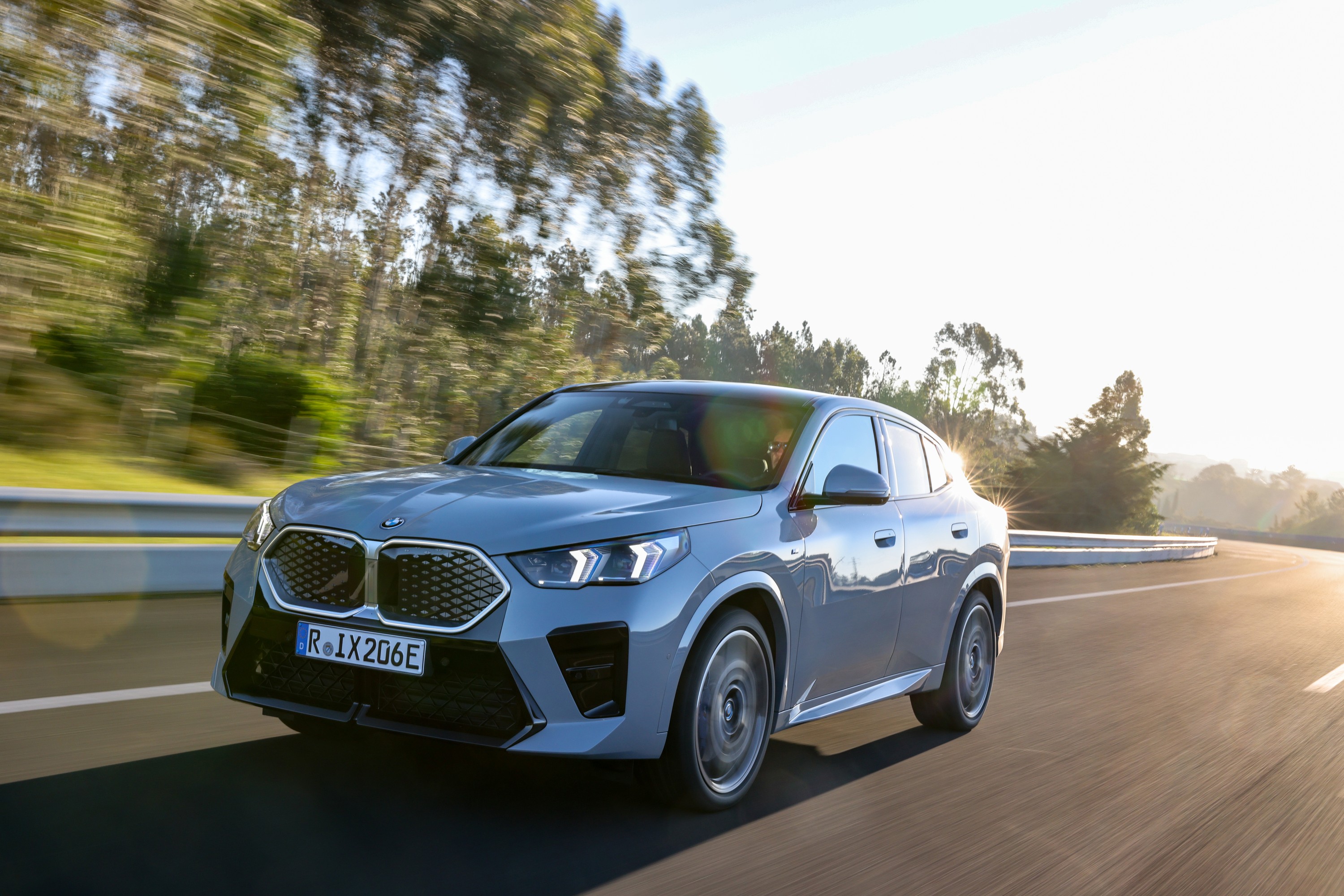 BMW iX2 driving P90540051