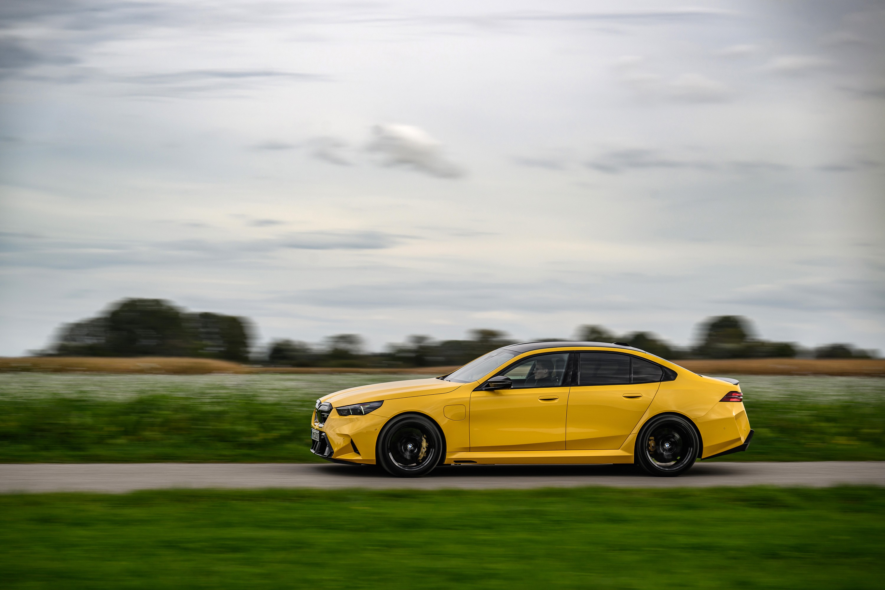 BMW M5 technology P90575439