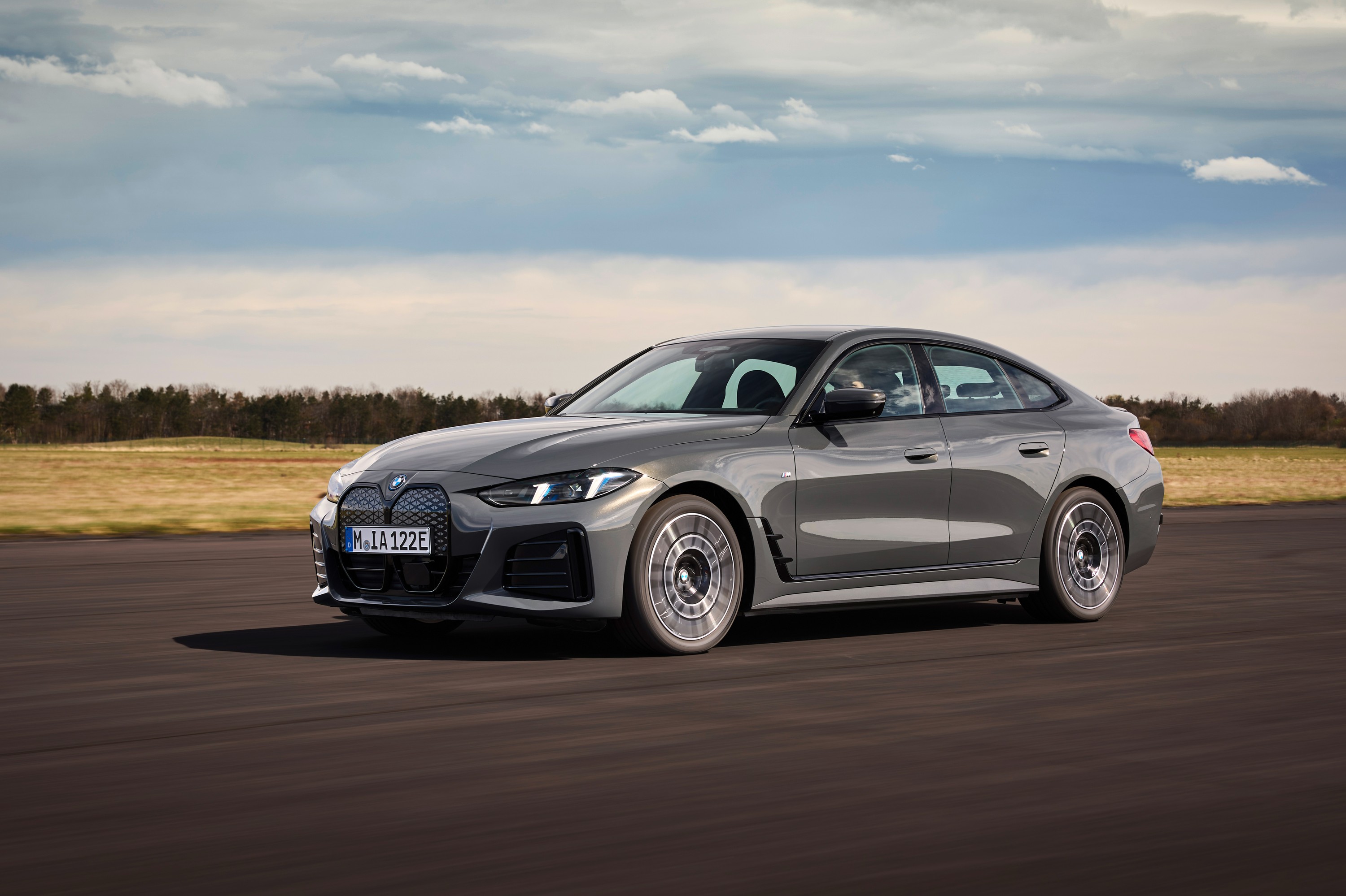 BMW i4 exterior P90546612