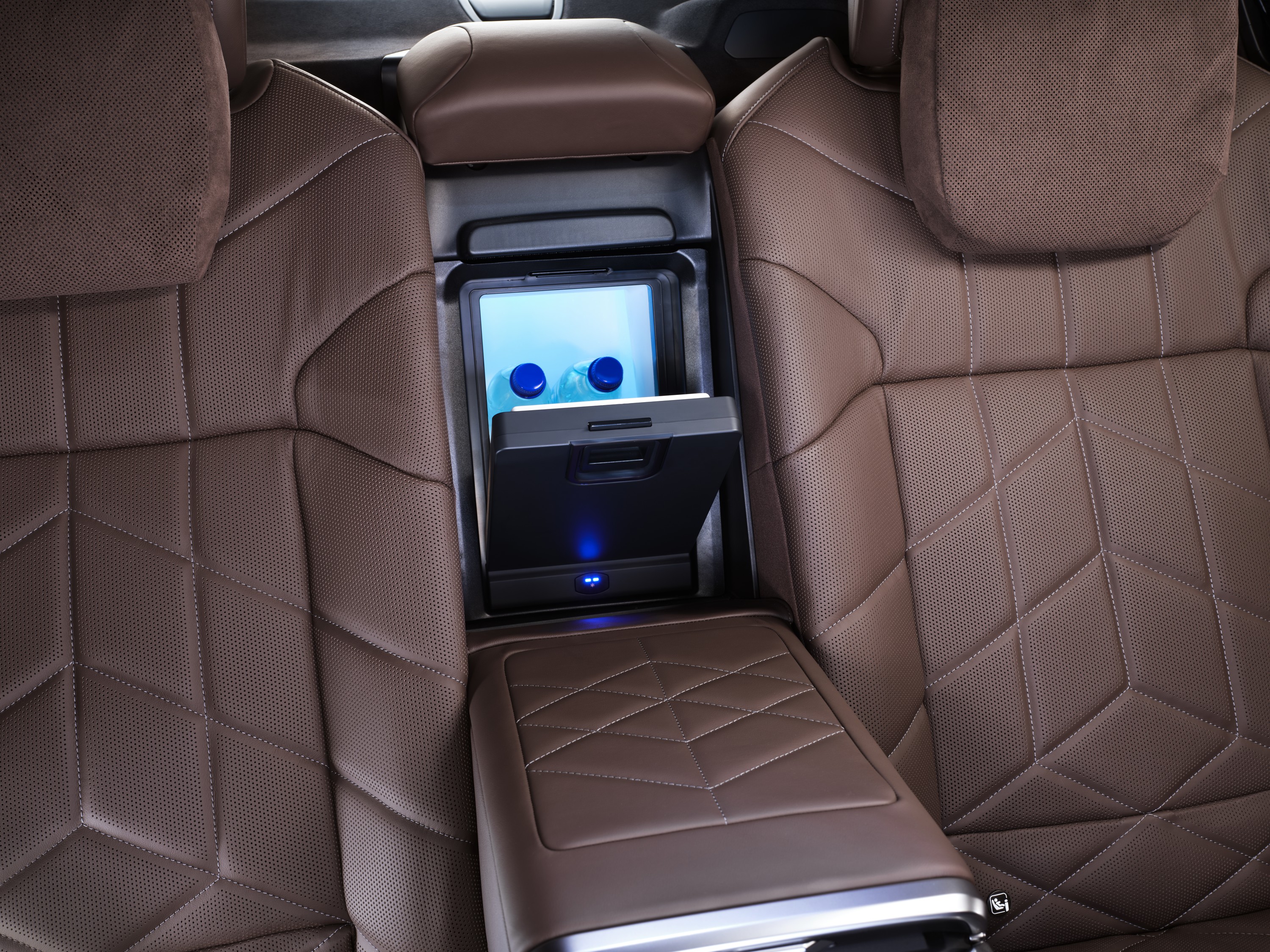BMW 760i exterior P90516158