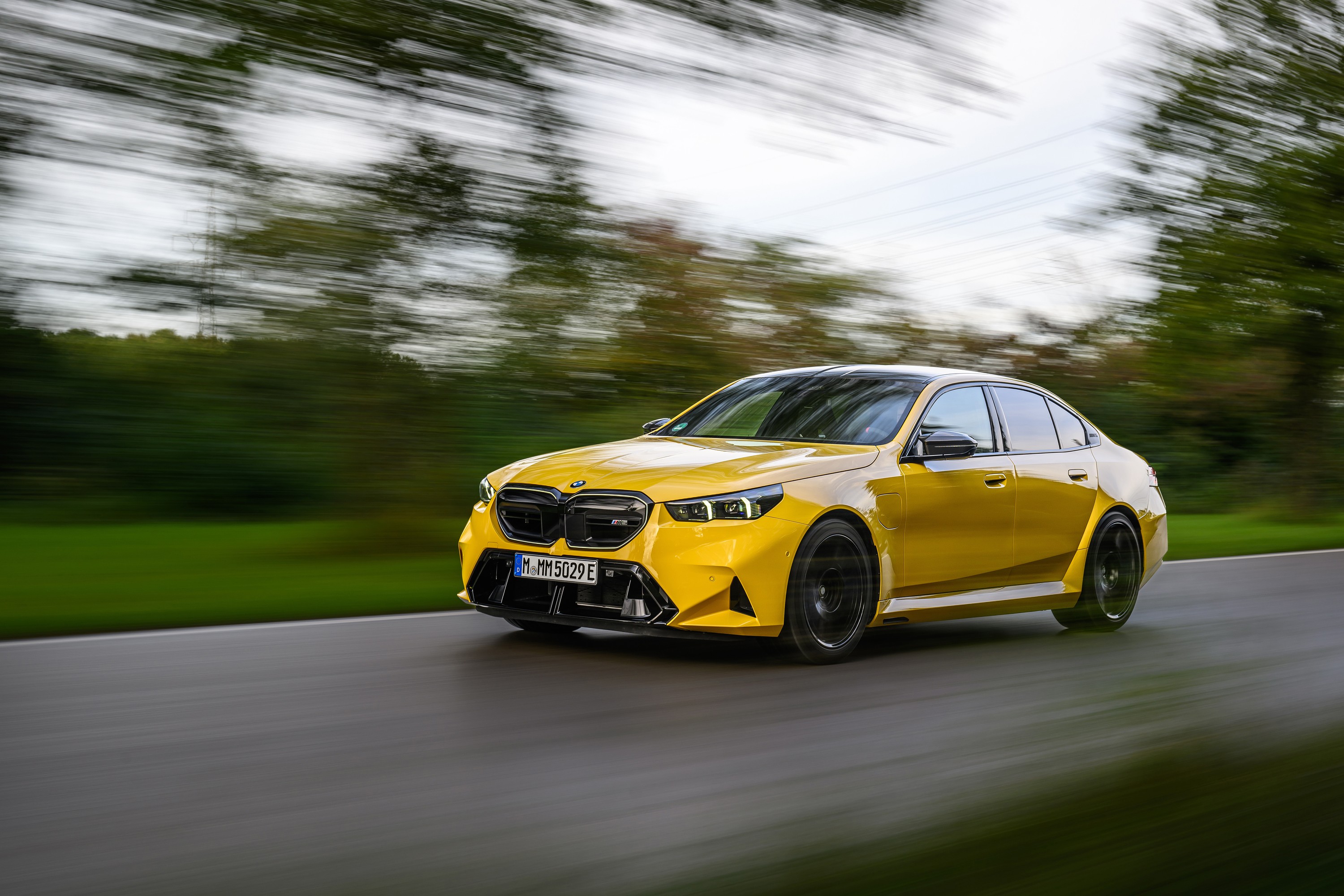 BMW M5 technology P90575425