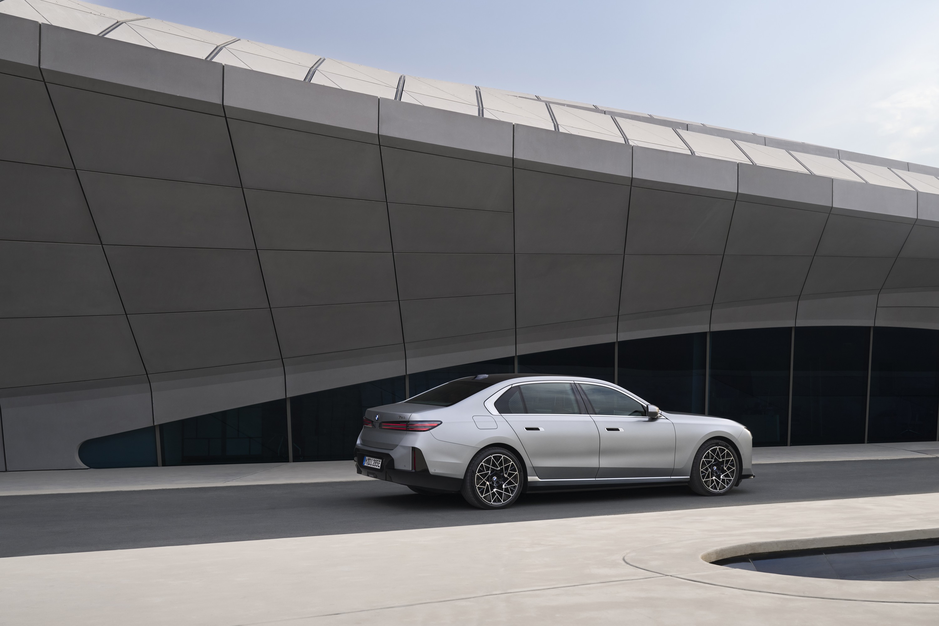 BMW i7 exterior P90636160