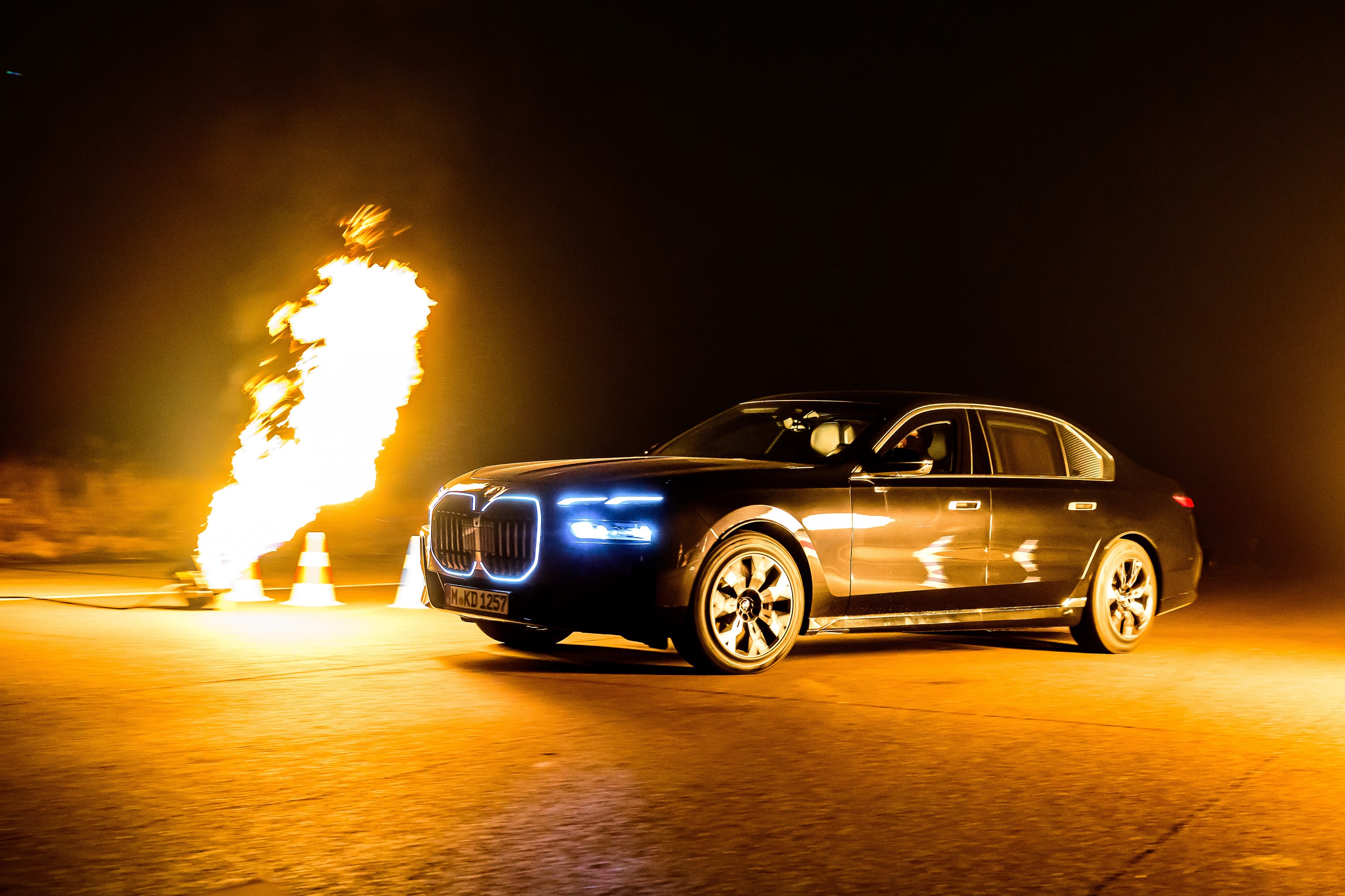 BMW 760i driving P90543779