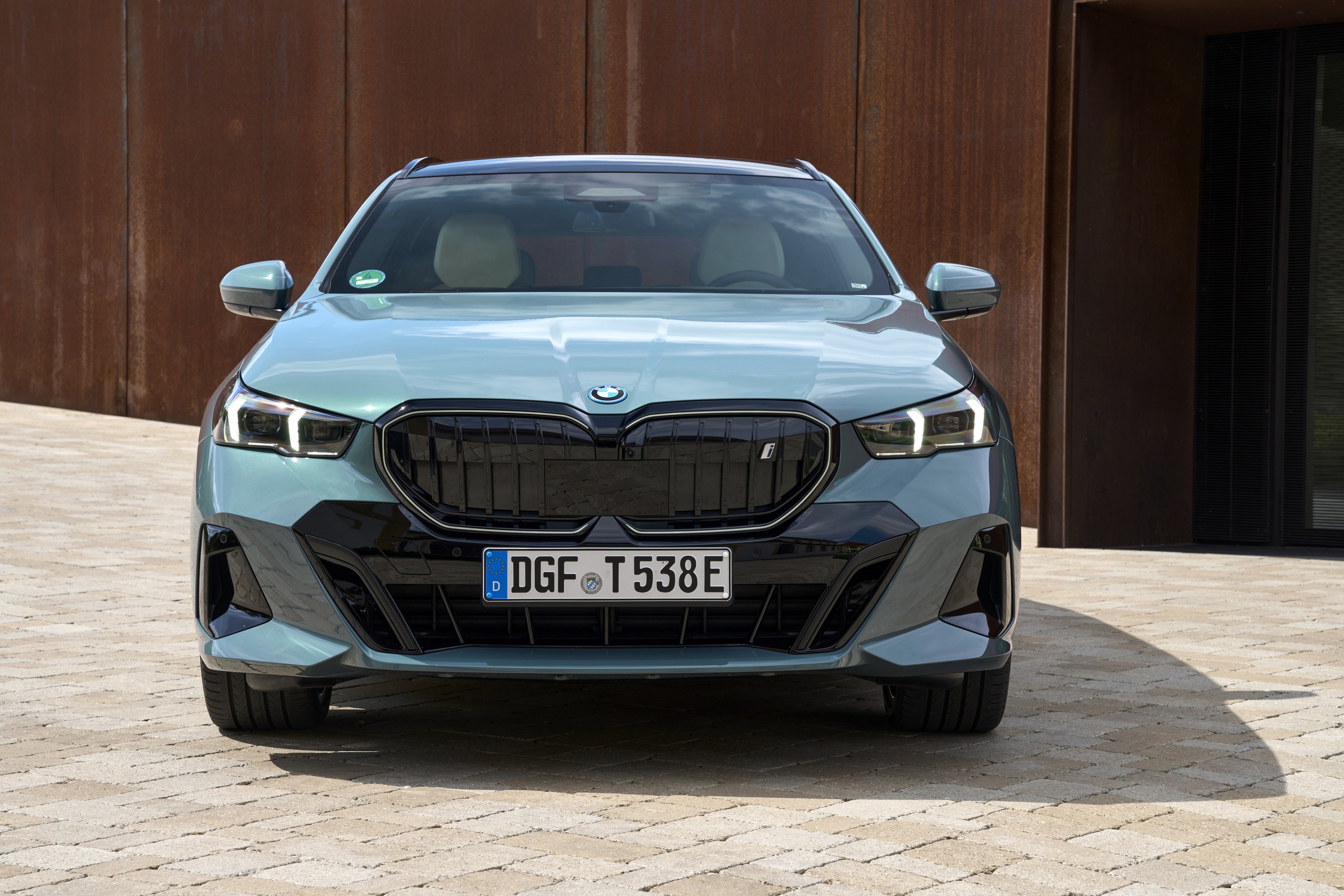 BMW i5 driving P90550005