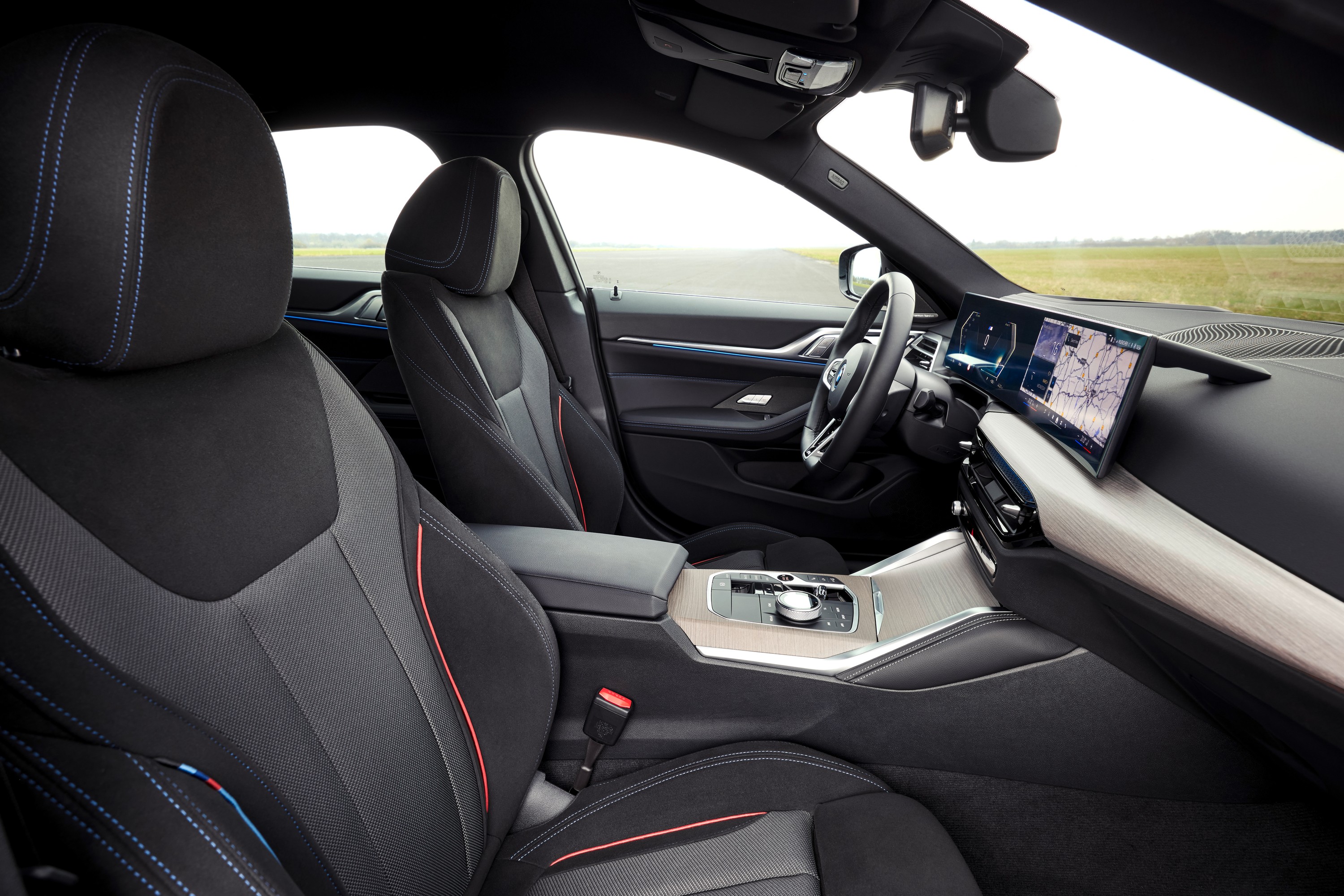 BMW i4 interior P90546687