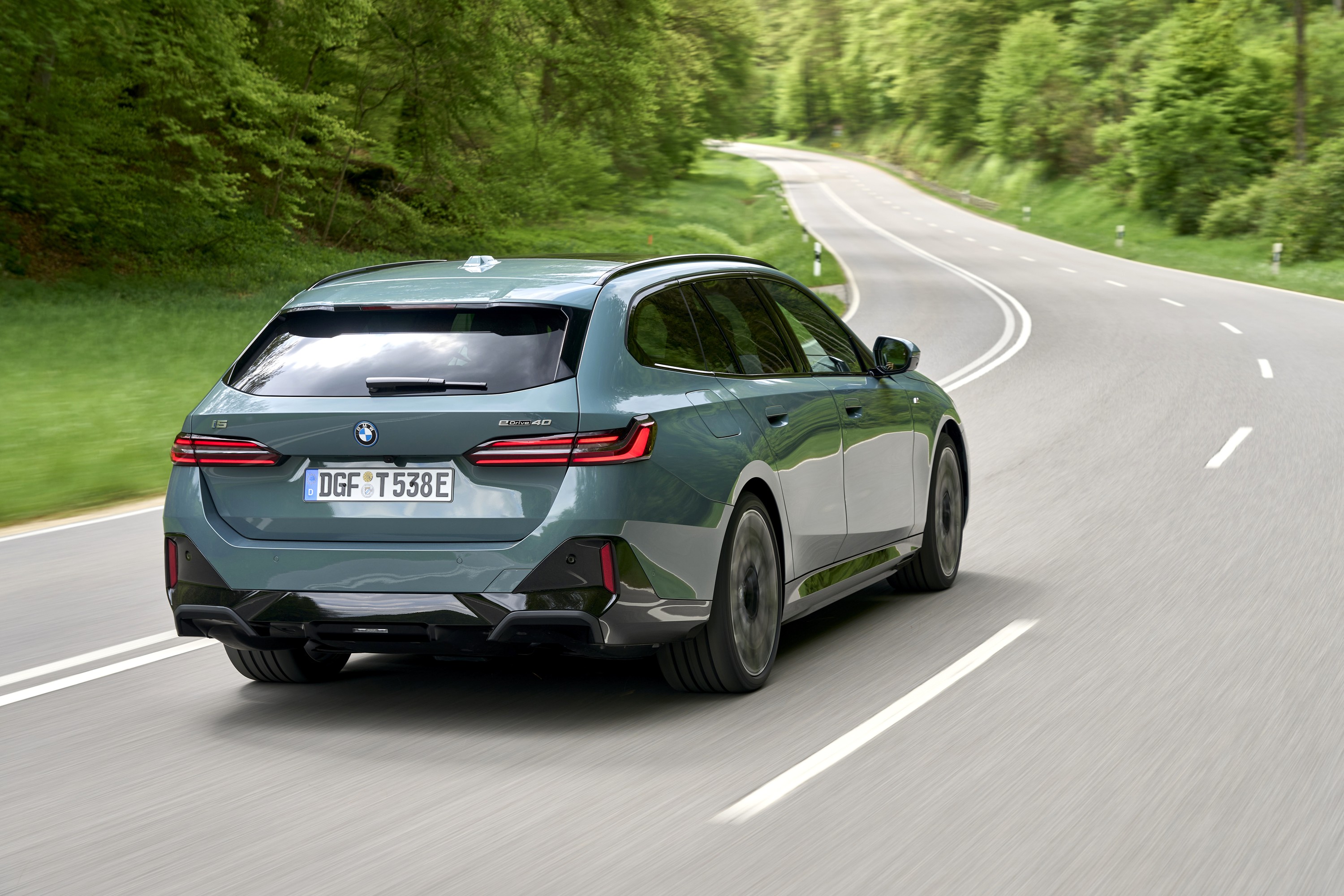 BMW i5 driving P90549975