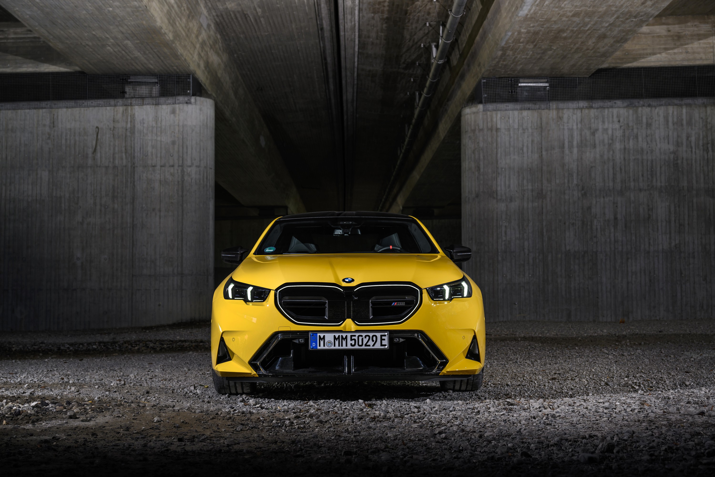 BMW M5 technology P90575444