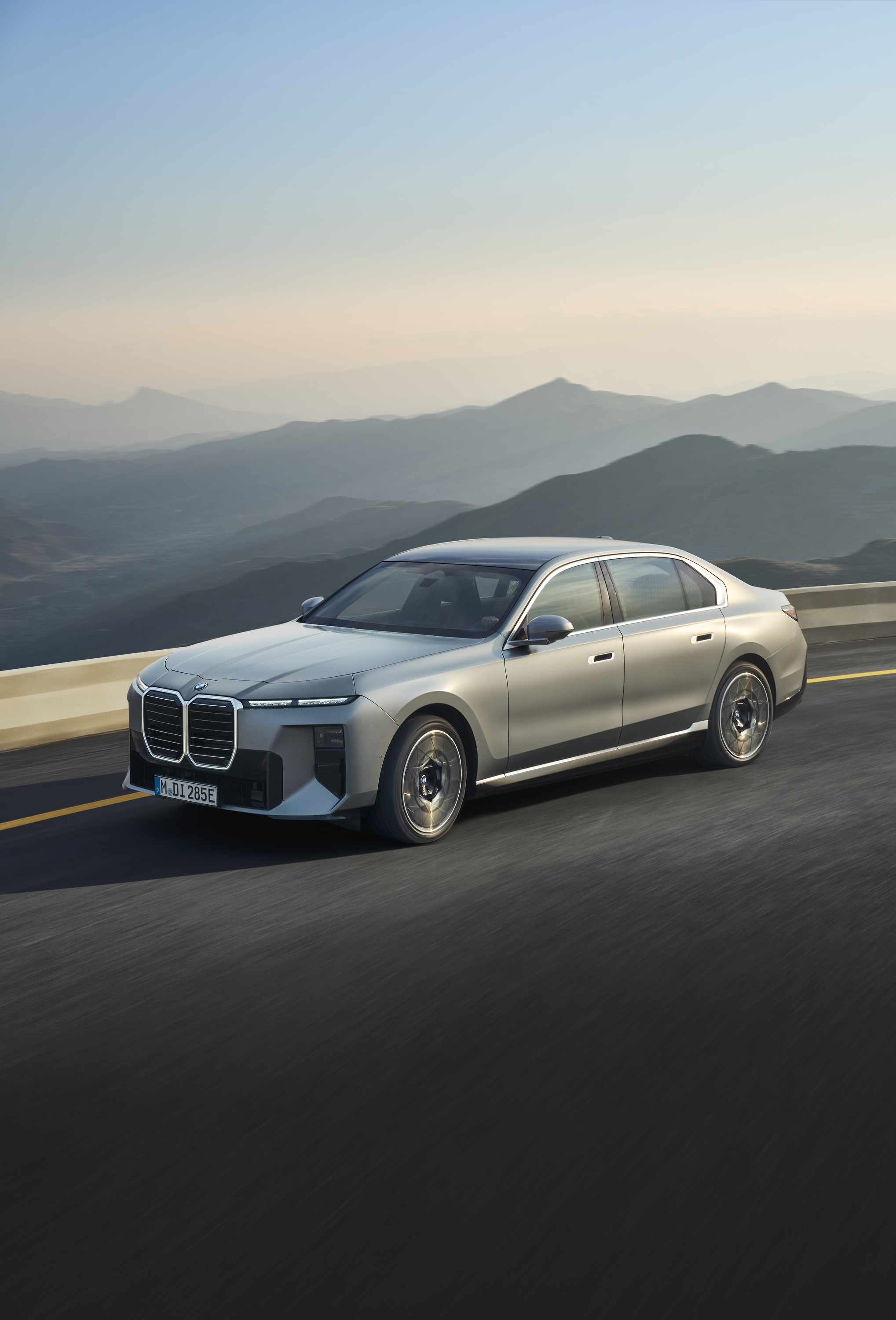 BMW i7 exterior P90636147