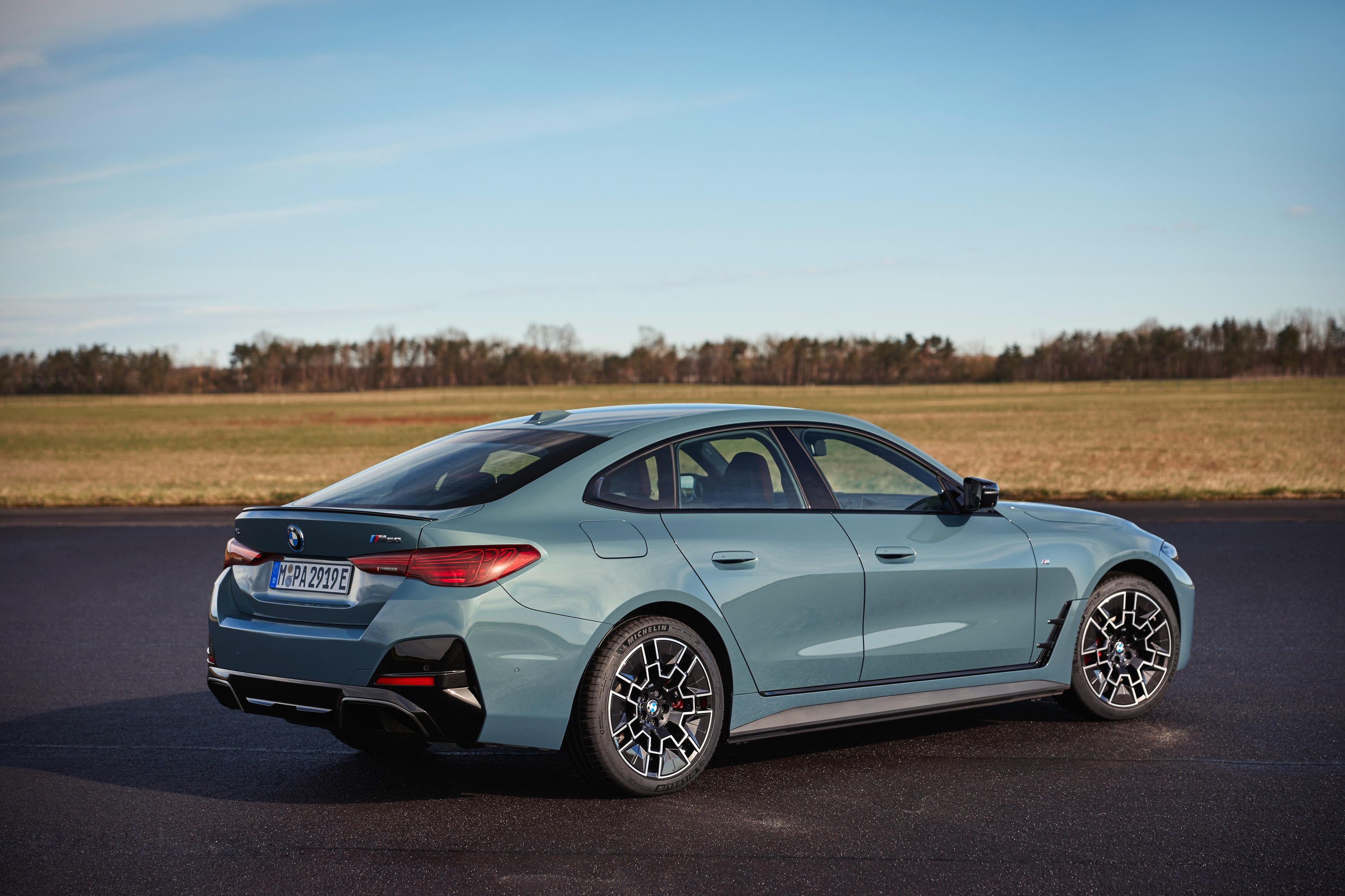 BMW i4 exterior P90546636