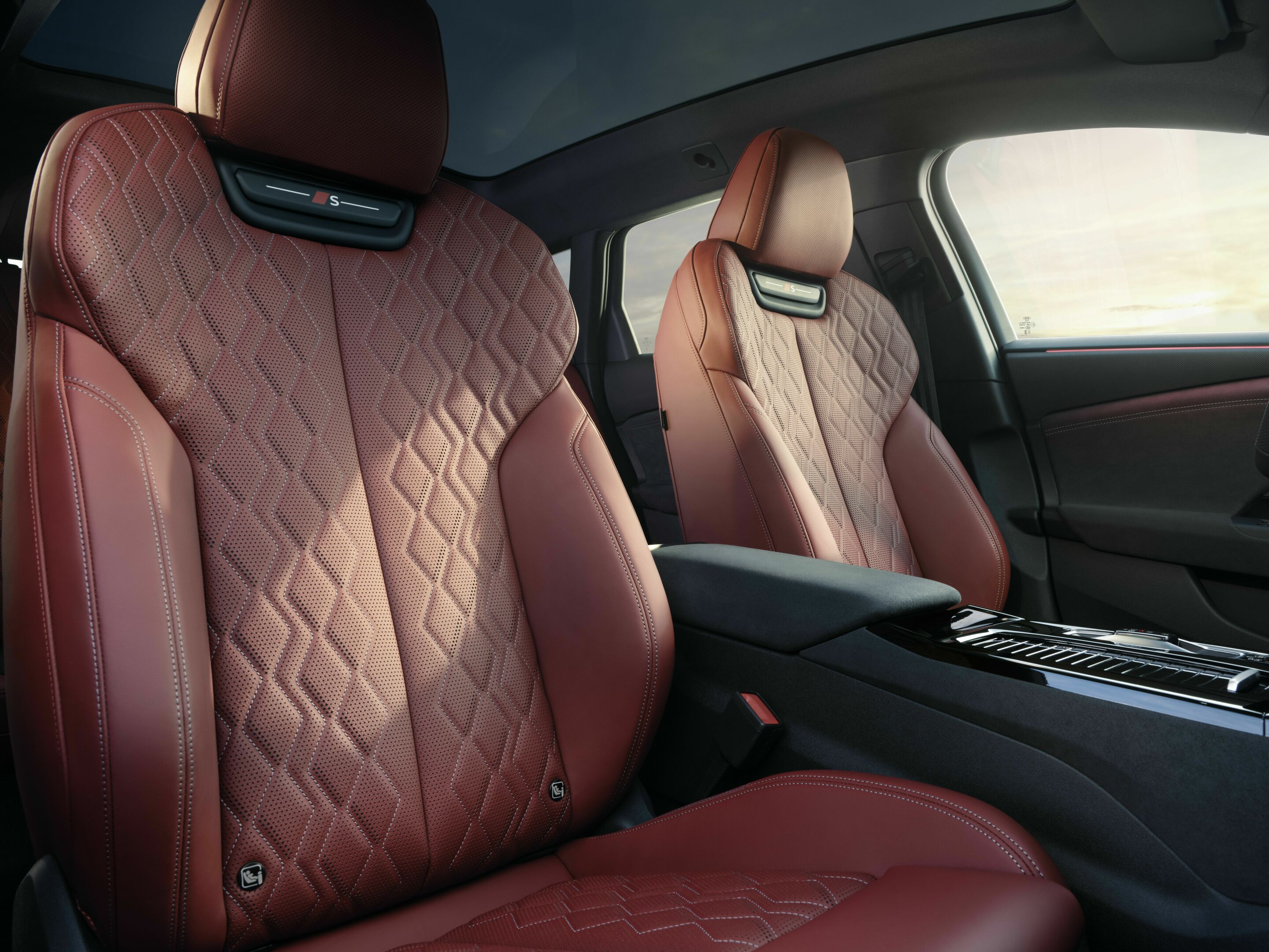 Audi S6 Avant e-tron interior and cockpit A243569